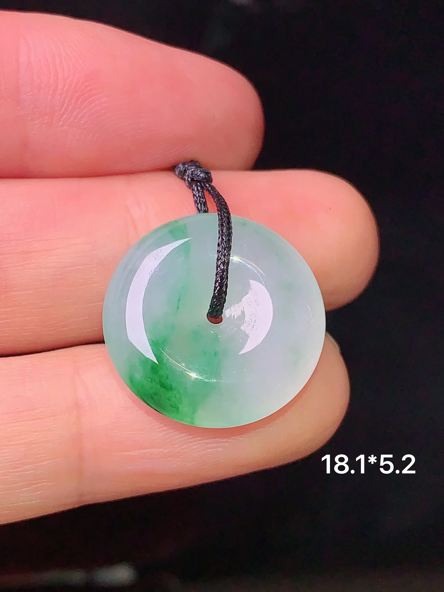 飘绿平安扣吊坠 玉质细腻 色泽艳丽 整体尺寸18.1*5.2