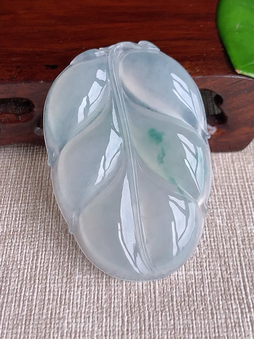 a货翡翠老坑冰种飘花大叶子金枝玉叶吊坠 尺寸52.5×35.7×6mm 重量21.43g 0620