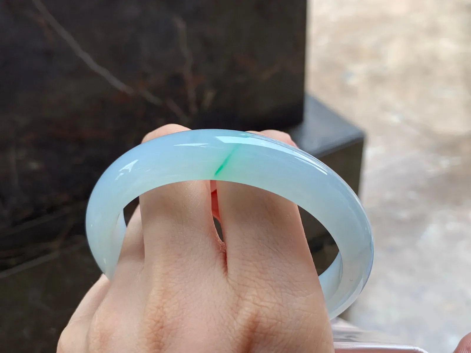 飘色大圈手镯
细腻水润 60/14/8mm