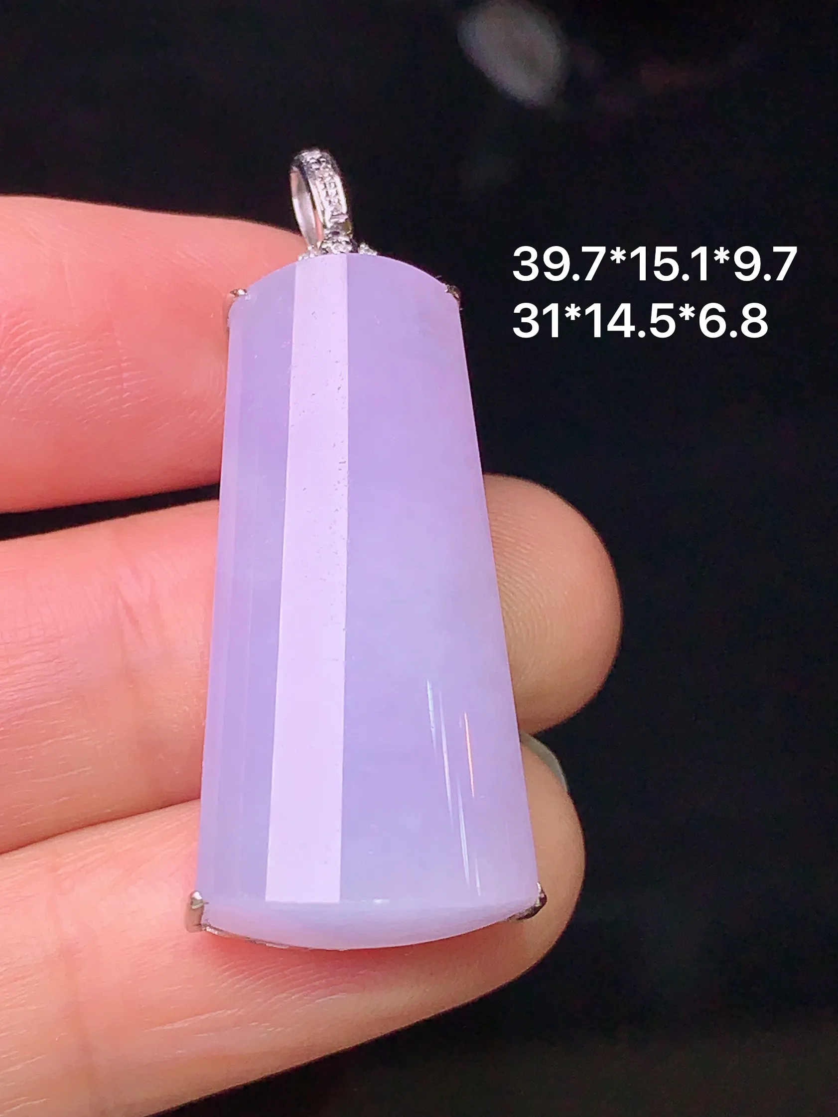 18k金钻镶嵌紫罗兰玉柱吊坠 玉质细腻 水润亮眼 整体尺寸39.7*15.1*9.7