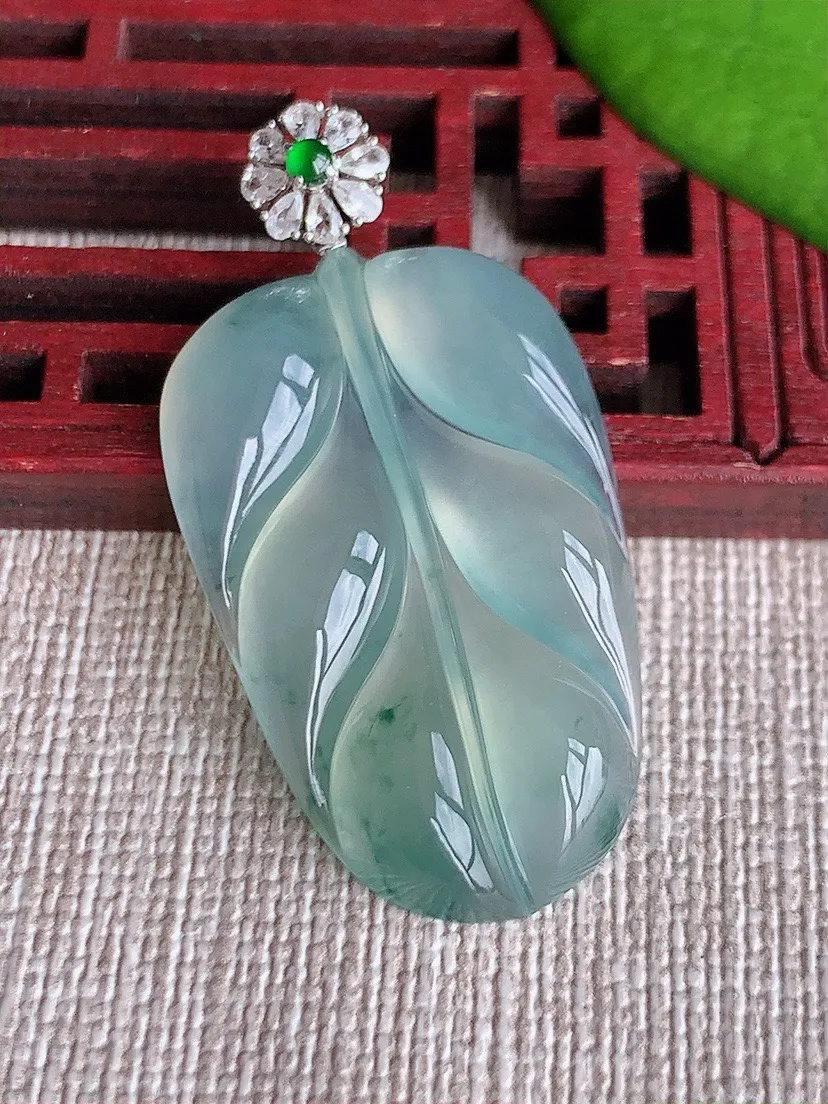 a货翡翠老坑冰种18K金伴钻镶嵌飘花叶子金枝玉叶吊坠 尺寸41×32.6×20.8×4.5mm 重量