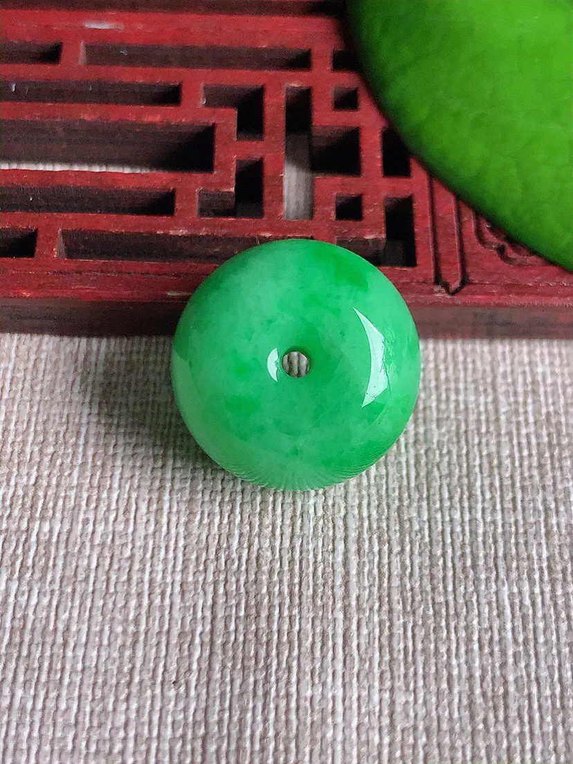 a货翡翠老坑冰种满绿平安扣吊坠  尺寸19.7×11.7mm 重量9.58g 0614