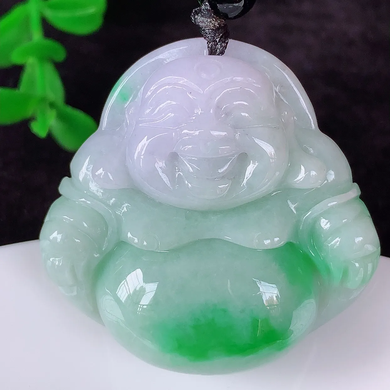 自然光实拍，厚装冰润冰糯种飘阳绿翡翠佛公吊坠，饱满， 佛公亦保平安，寓意有福（佛公）相伴，配戴优雅迷人！#46.19