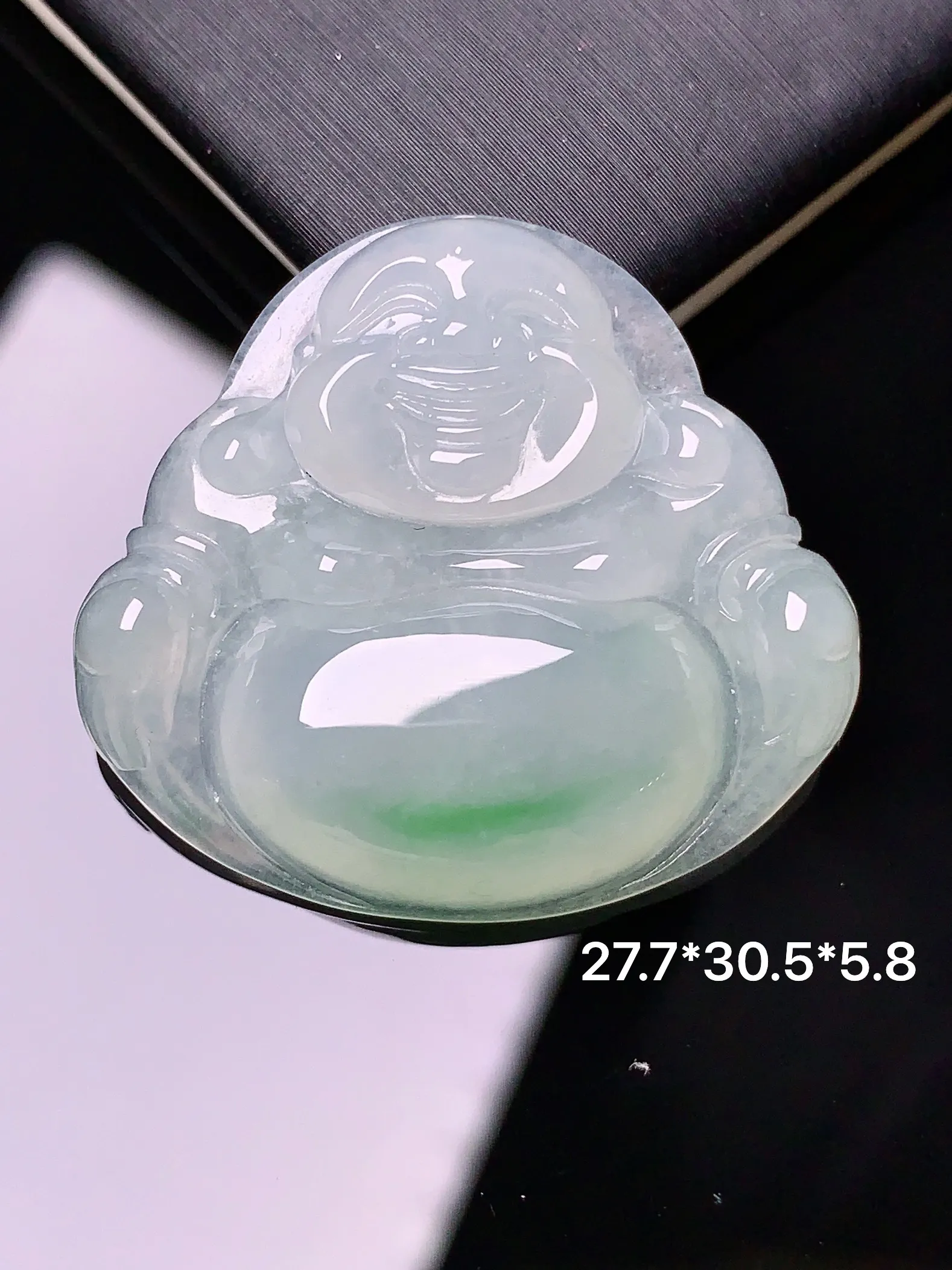 飘绿佛公吊坠 玉质细腻 色泽艳丽 整体尺寸27.7*30.5*5.8