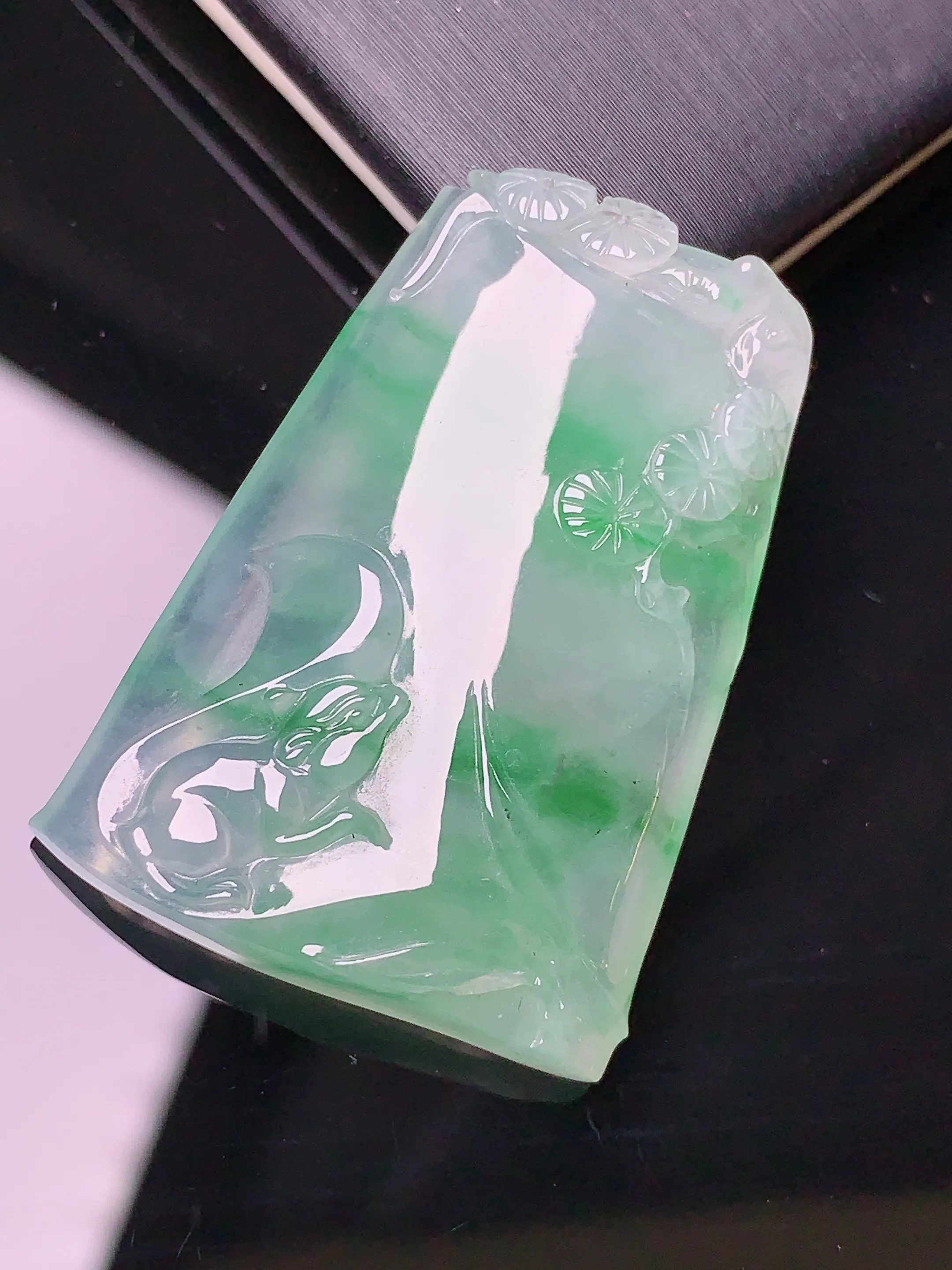 冰种飘绿松鹤年年吊坠 玉质细腻 水润亮眼 整体尺寸34*24.8*6.3