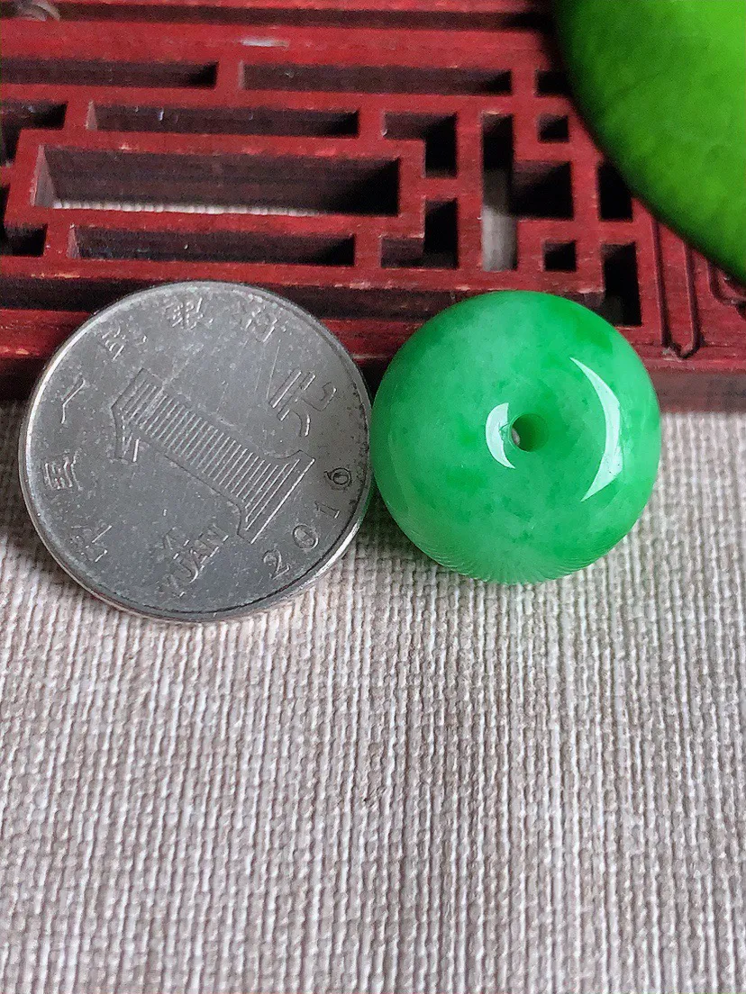 a货翡翠老坑冰种满绿平安扣吊坠  尺寸19.7×11.7mm 重量9.58g 0614