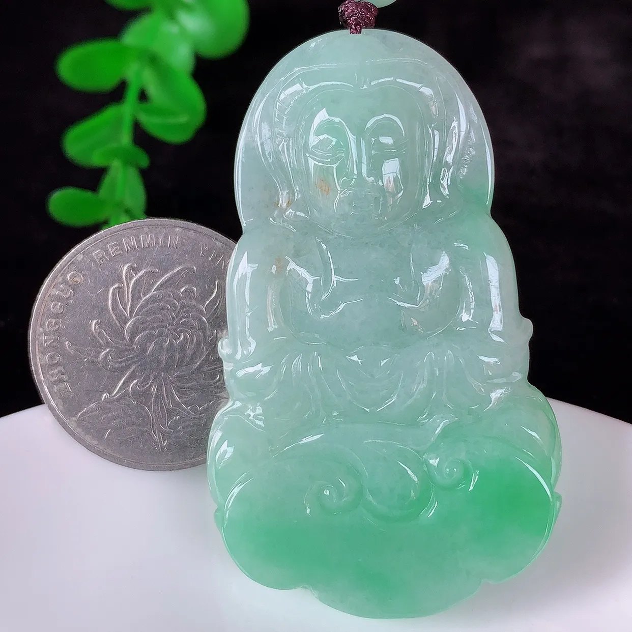 自然光实拍，冰糯种飘阳绿翡翠观音吊坠，赐福翡翠观音，翠色迷人，观音面相端庄，佩戴时尚出众！#46.19