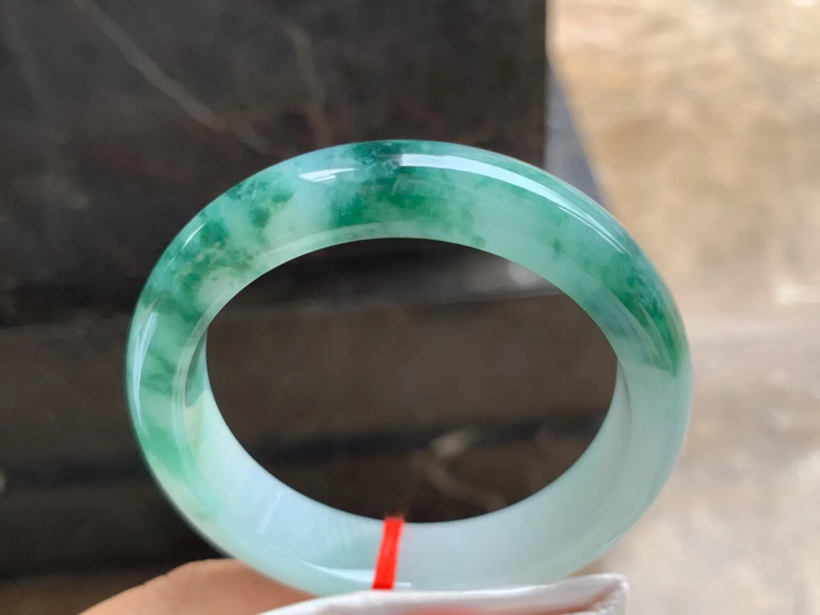 54.5-12-7.5mm
瓜皮绿手镯 底子细腻 特色镯
气质