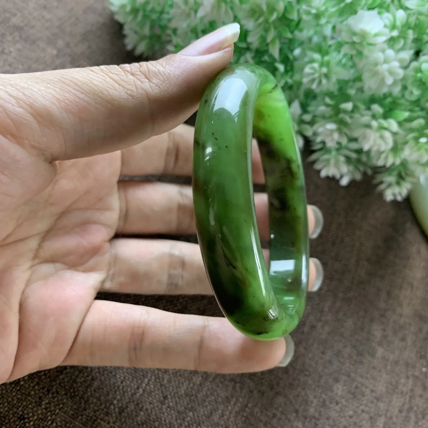 和田玉碧玉62圈口红皮料手镯！圈口62宽14重51.8克，玉质细腻油润 底色纯净 脂粉好，品质好！