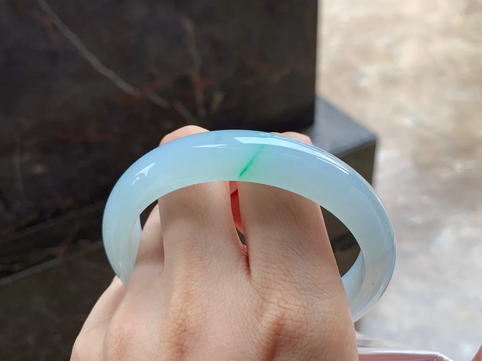 飘色大圈手镯
细腻水润 60/14/8mm