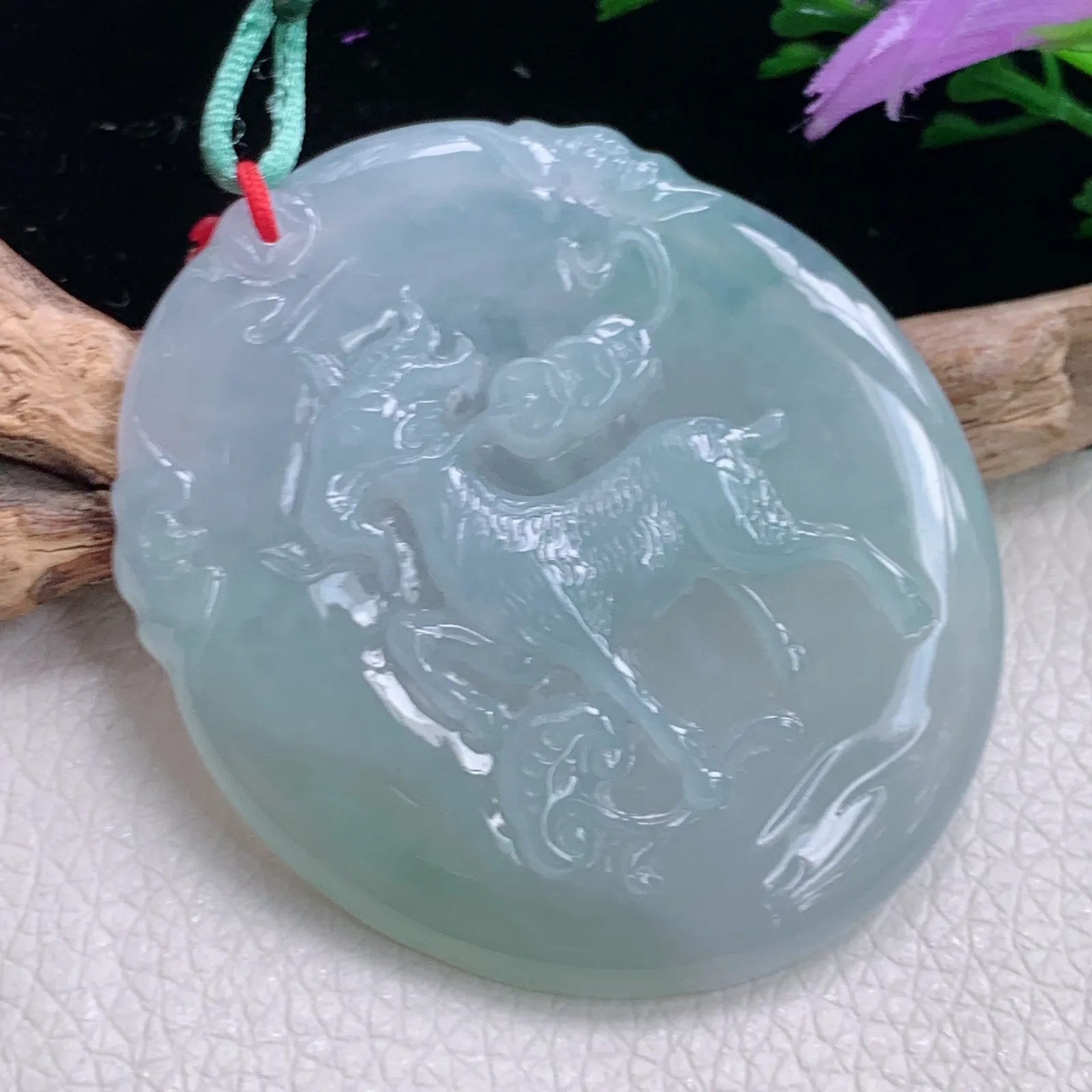 bg实拍50*43.6*6天然翡翠水润胶感洋洋得意玉吊坠生肖羊玉挂件