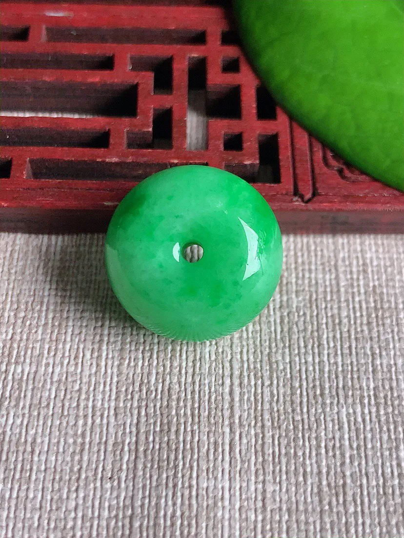 a货翡翠老坑冰种满绿平安扣吊坠  尺寸19.7×11.7mm 重量9.58g 0614