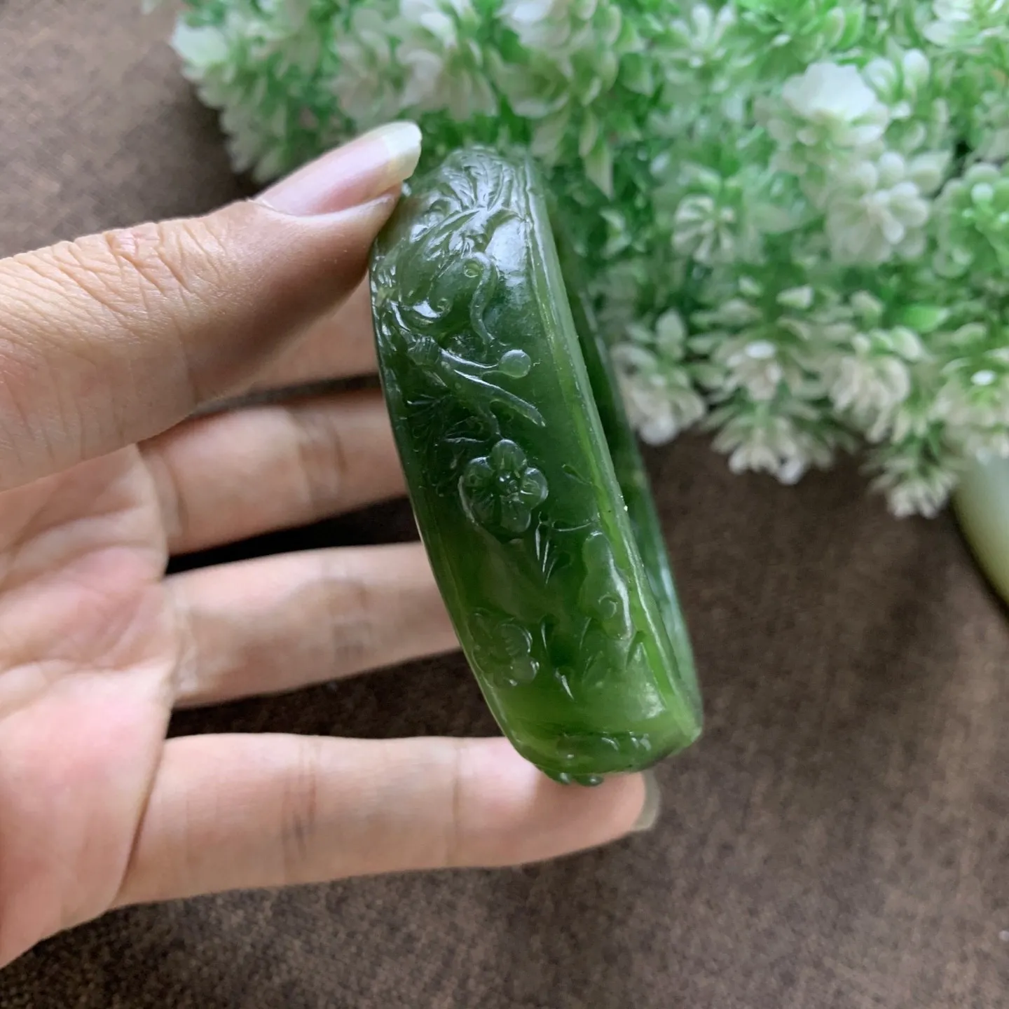 和田玉碧玉59圈口菠菜绿手镯！玉质细腻油润 底色纯净 脂粉好，品质好！