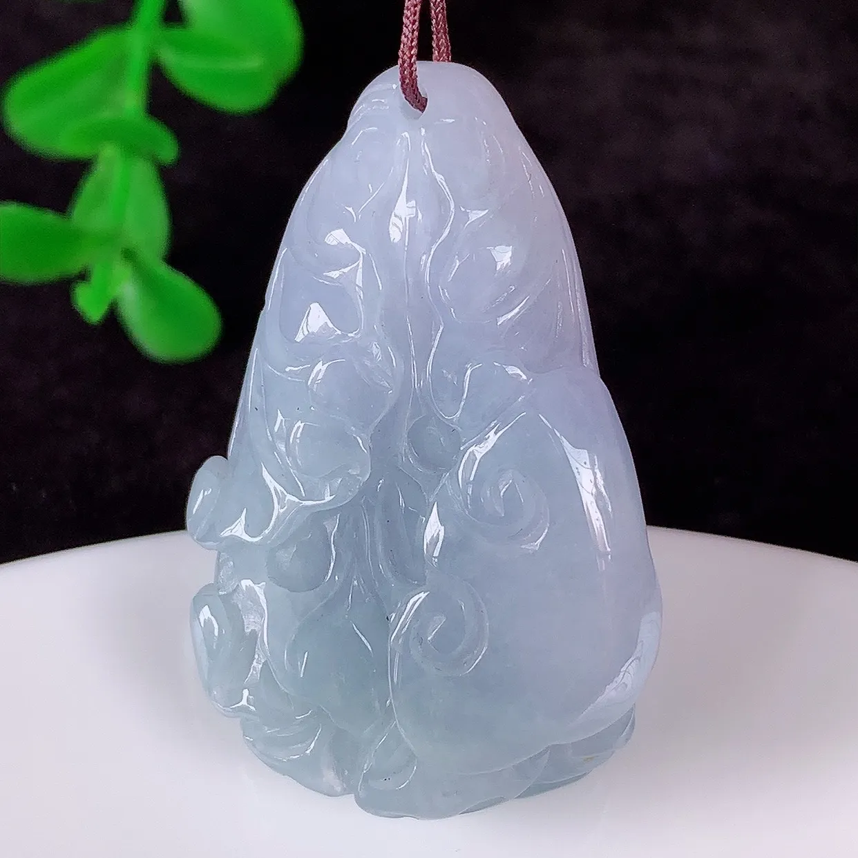 自然光实拍，冰润冰糯种紫罗兰翡翠招百财白菜吊坠，百财聚来，财源滚滚，色泽鲜艳，精工水润的白菜，性价比高！#57.19