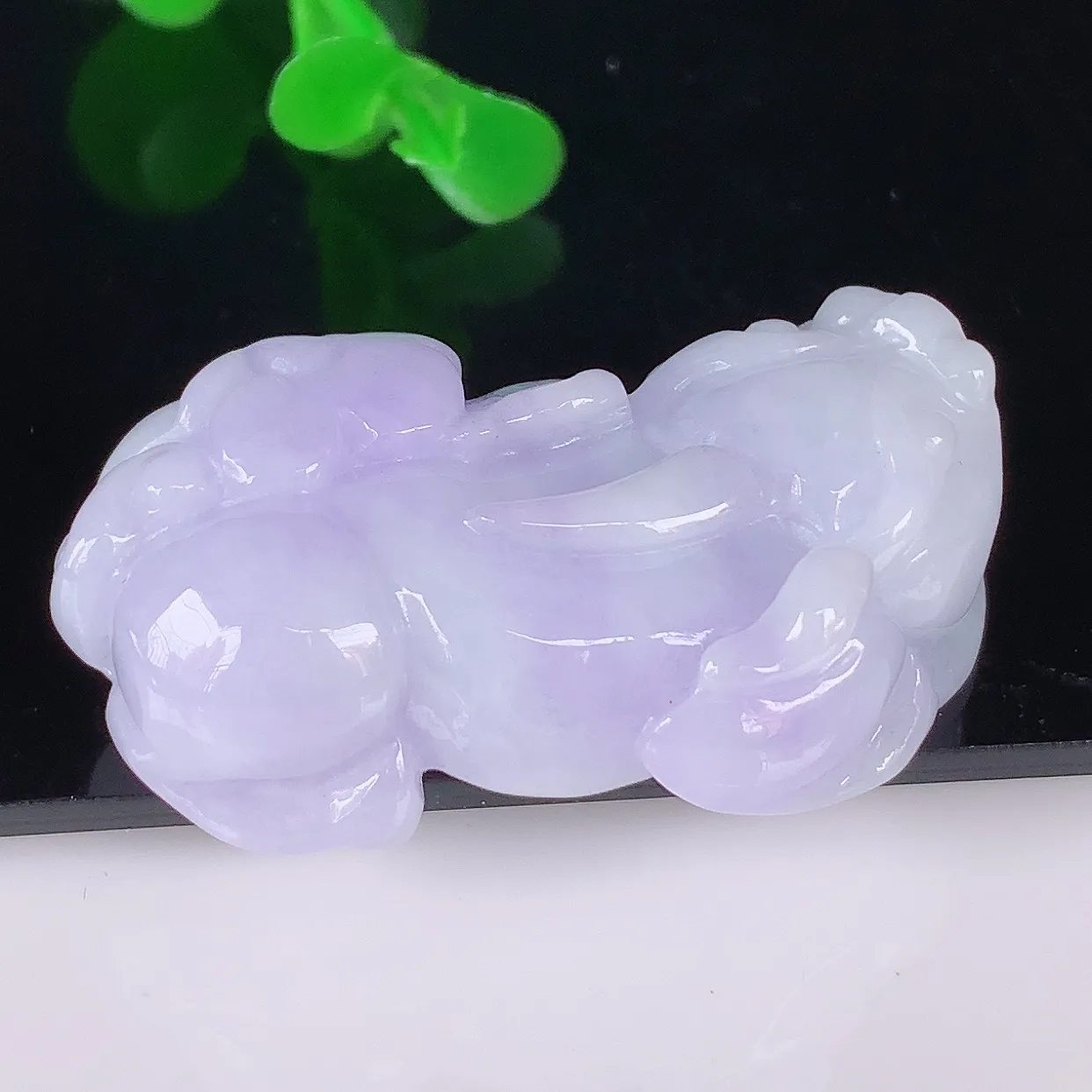 自然光实拍，冰润冰糯种紫罗兰翡翠招财貔貅吊坠，民间有“一摸貔貅运程旺盛，再摸貔貅财运滚滚，三摸貔貅平步青云 ”的美好祝愿。#57.19