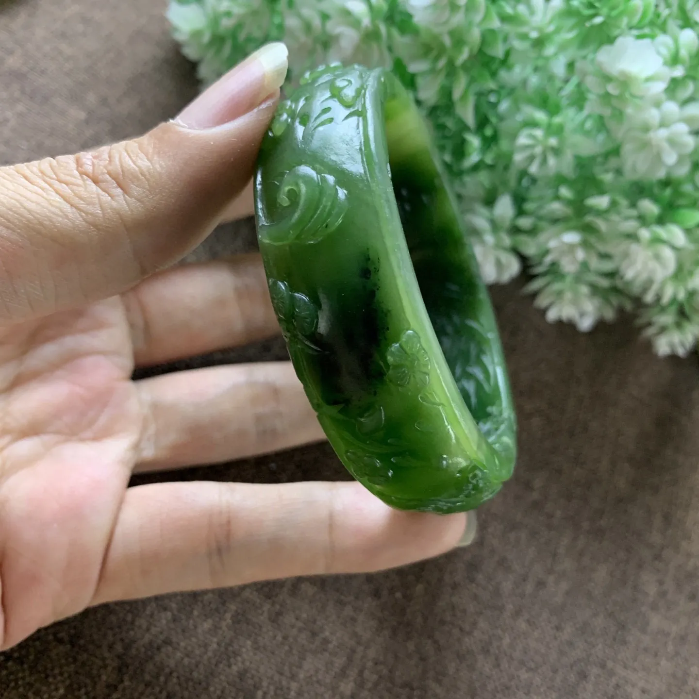 和田玉碧玉59圈口菠菜绿手镯！玉质细腻油润 底色纯净 脂粉好，品质好！