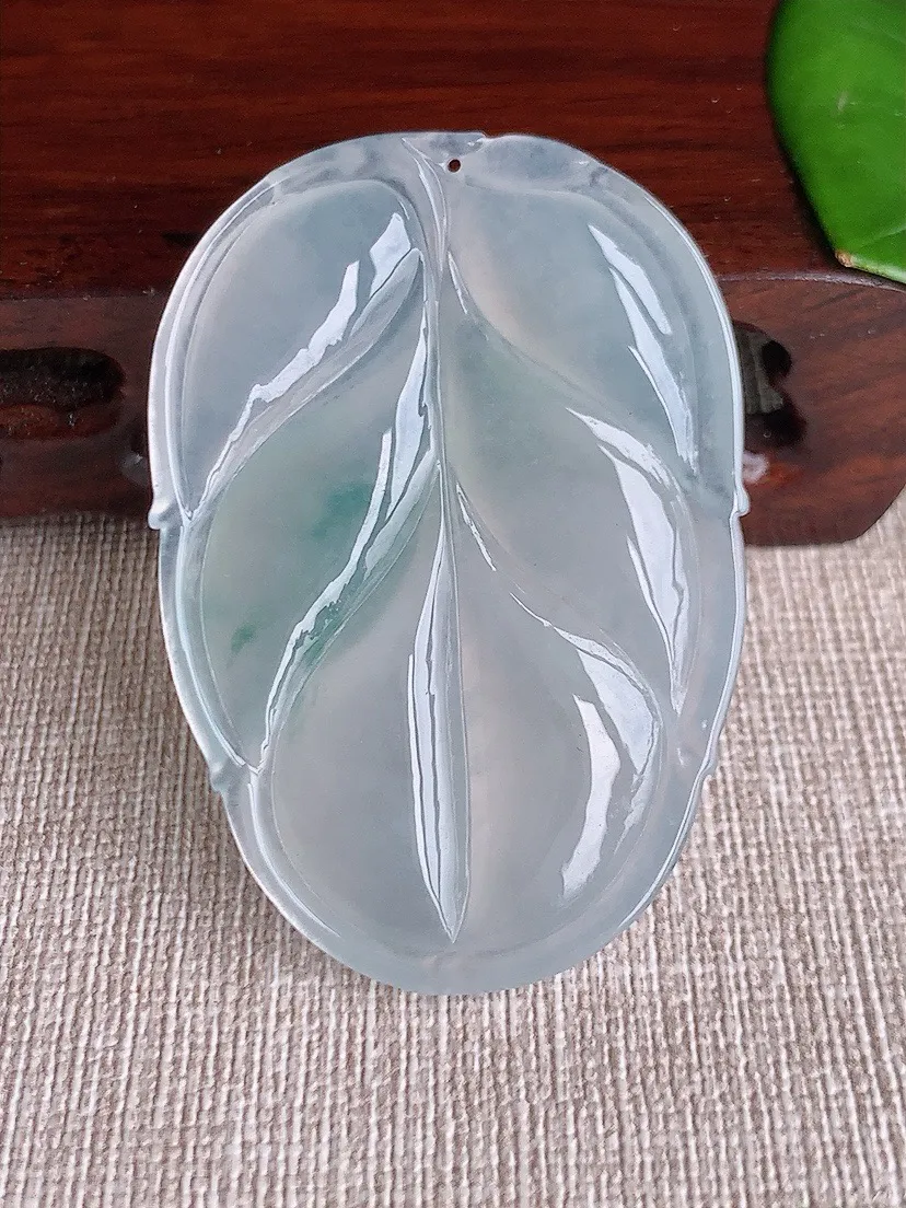 a货翡翠老坑冰种飘花大叶子金枝玉叶吊坠 尺寸52.5×35.7×6mm 重量21.43g 0620