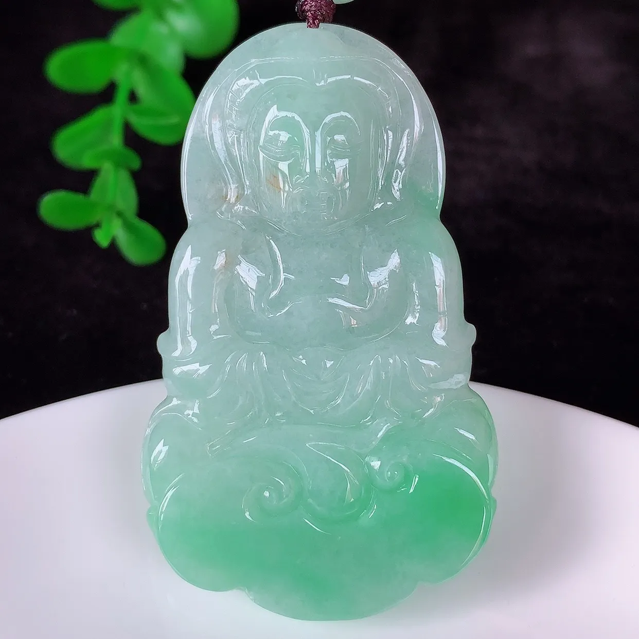 自然光实拍，冰糯种飘阳绿翡翠观音吊坠，赐福翡翠观音，翠色迷人，观音面相端庄，佩戴时尚出众！#46.19