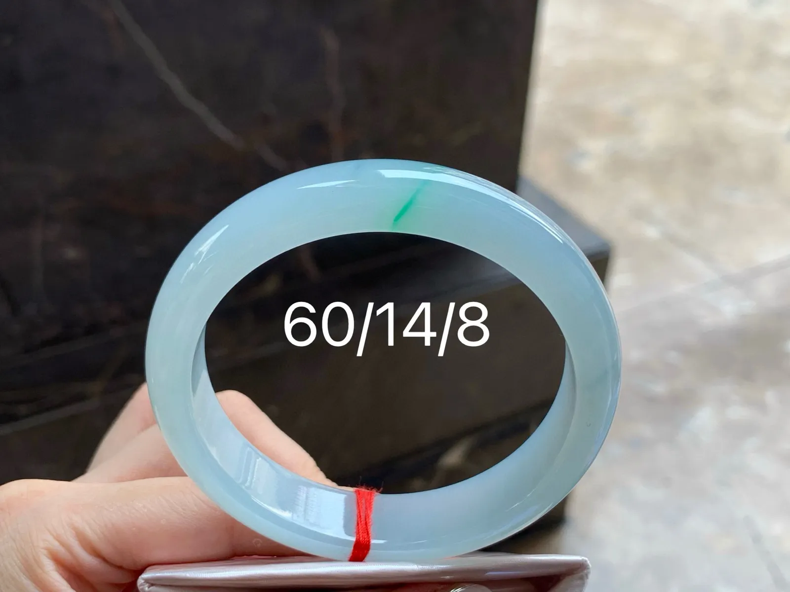 飘色大圈手镯
细腻水润 60/14/8mm