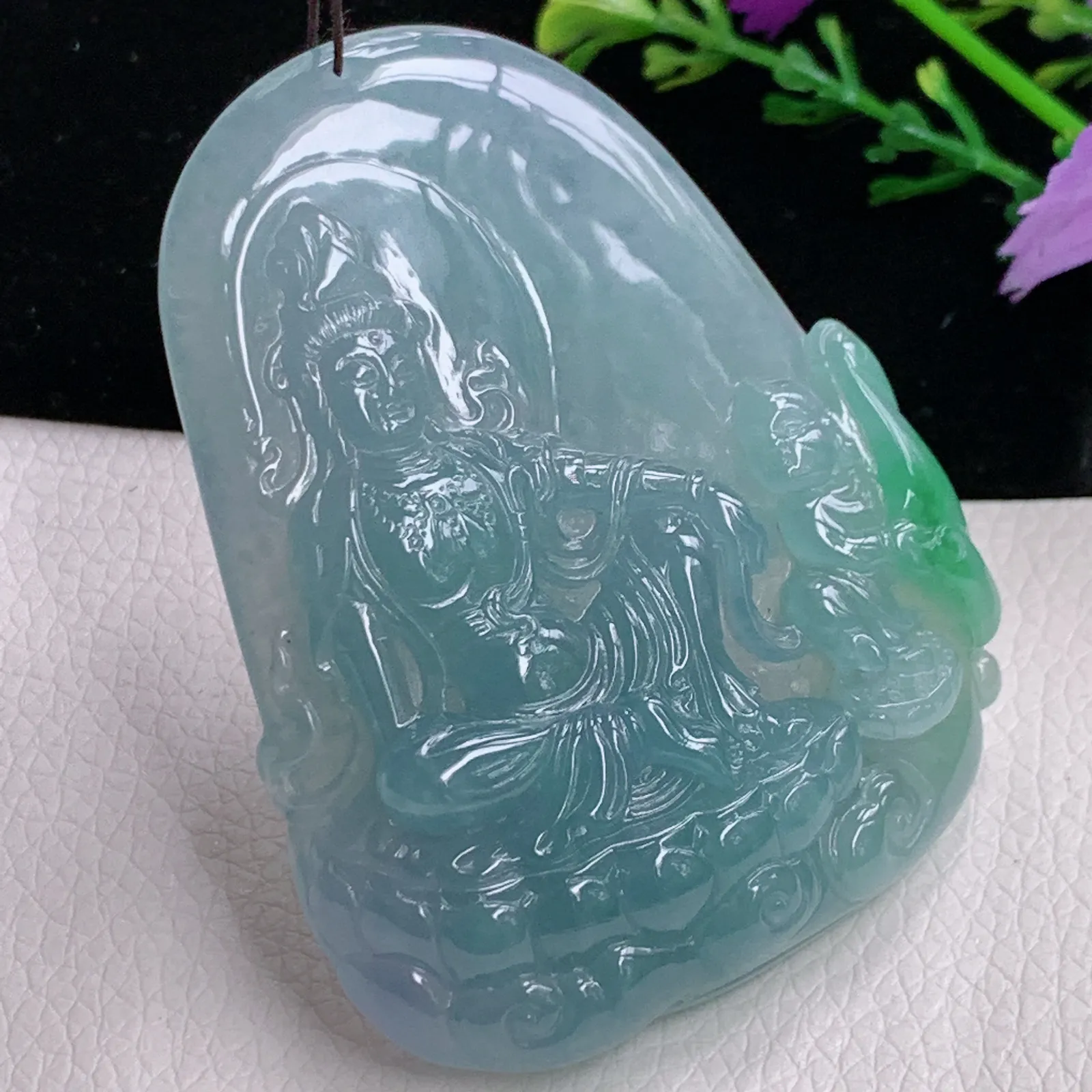 翡翠糯化种飘绿吊坠