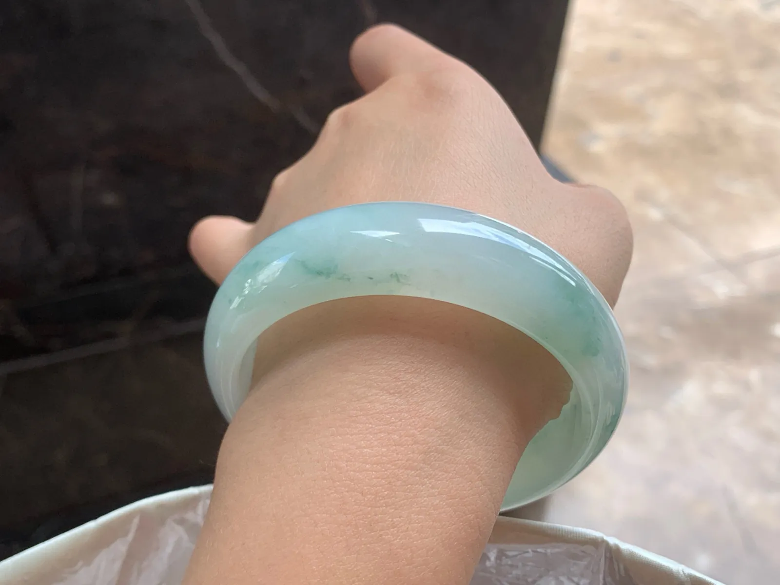 58-18-8.2

蓝花宽版手镯^_^玉质温润 肉质细腻