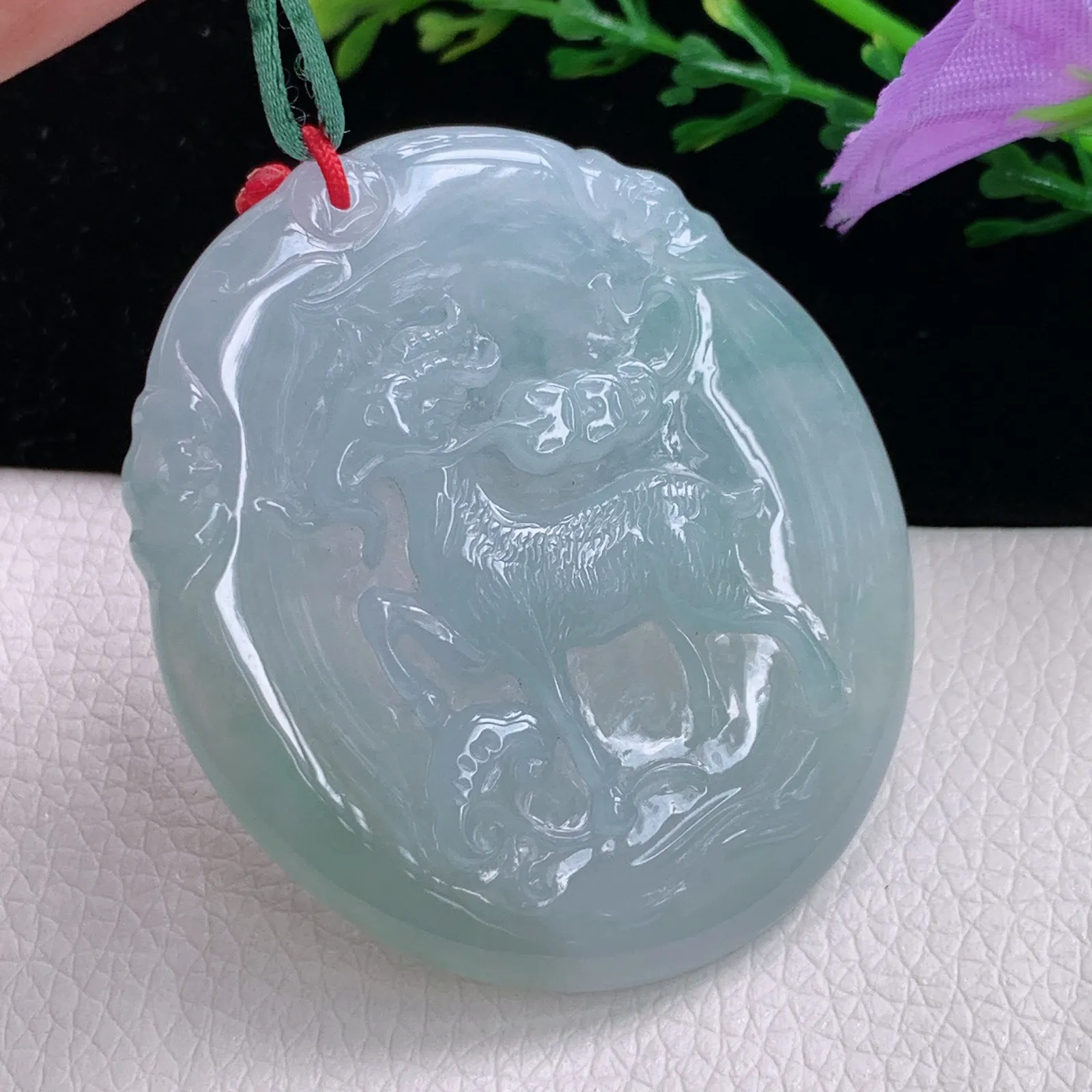 bg实拍50*43.6*6天然翡翠水润胶感洋洋得意玉吊坠生肖羊玉挂件