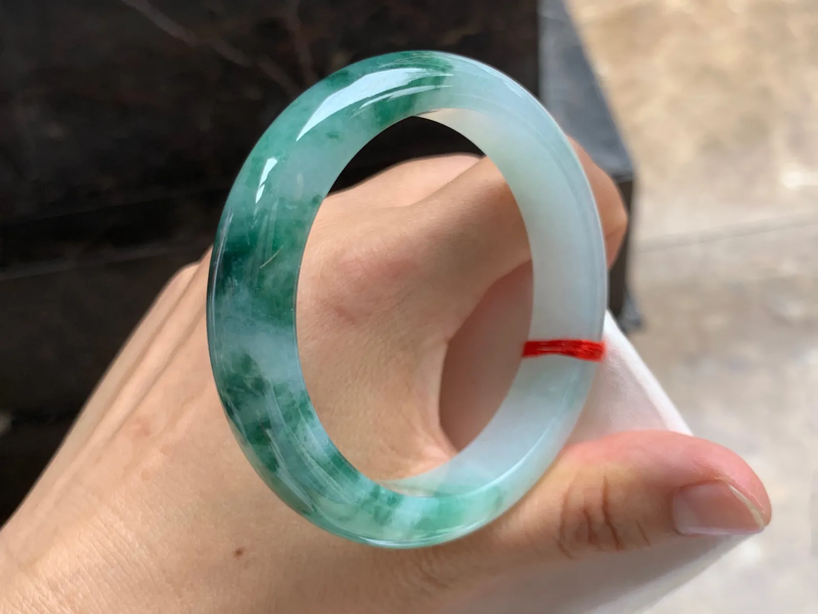 54.5-12-7.5mm
瓜皮绿手镯 底子细腻 特色镯
气质