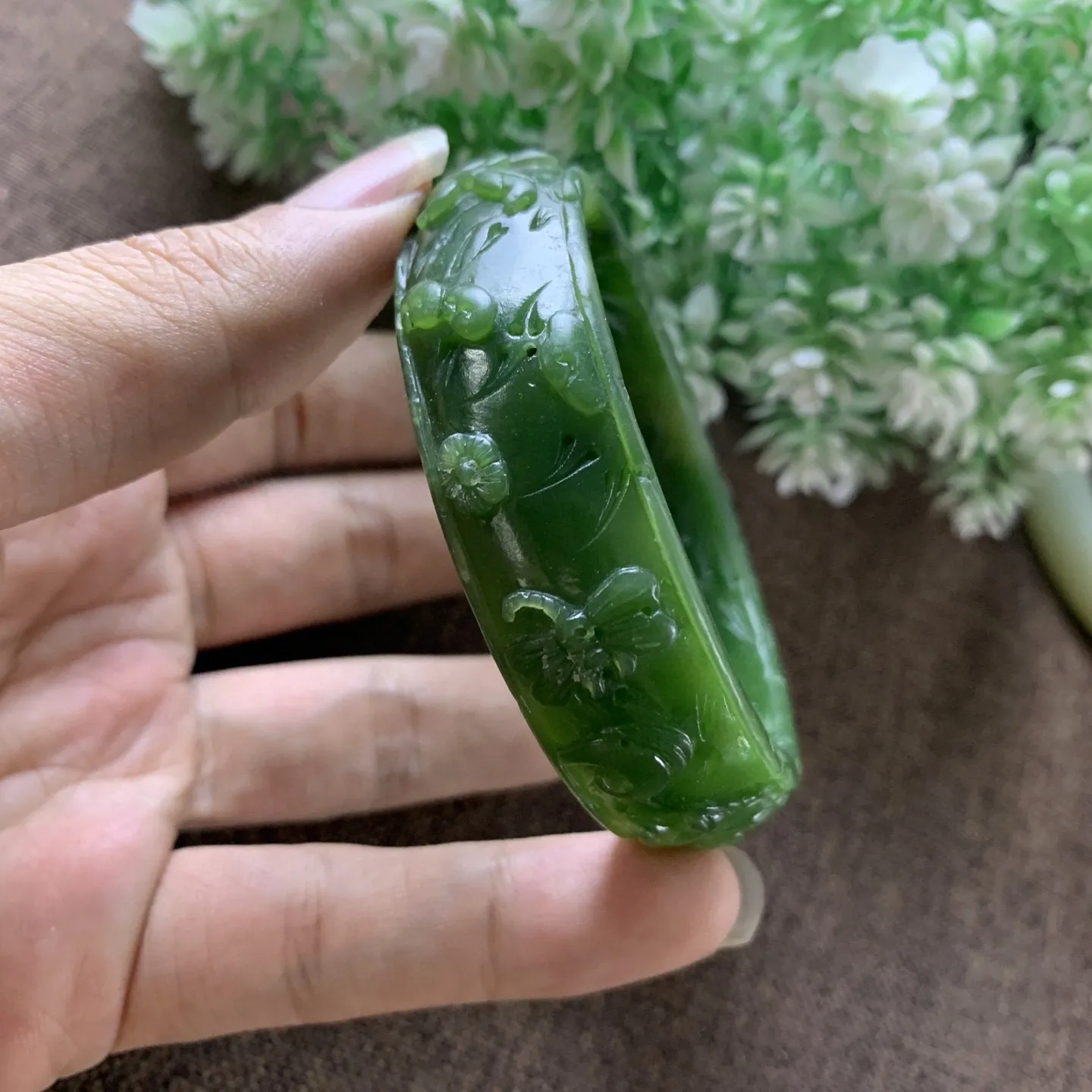 和田玉碧玉57.3圈口菠菜绿手镯！圈口57.3宽18玉质细腻油润 底色纯净 脂粉好，品质好！