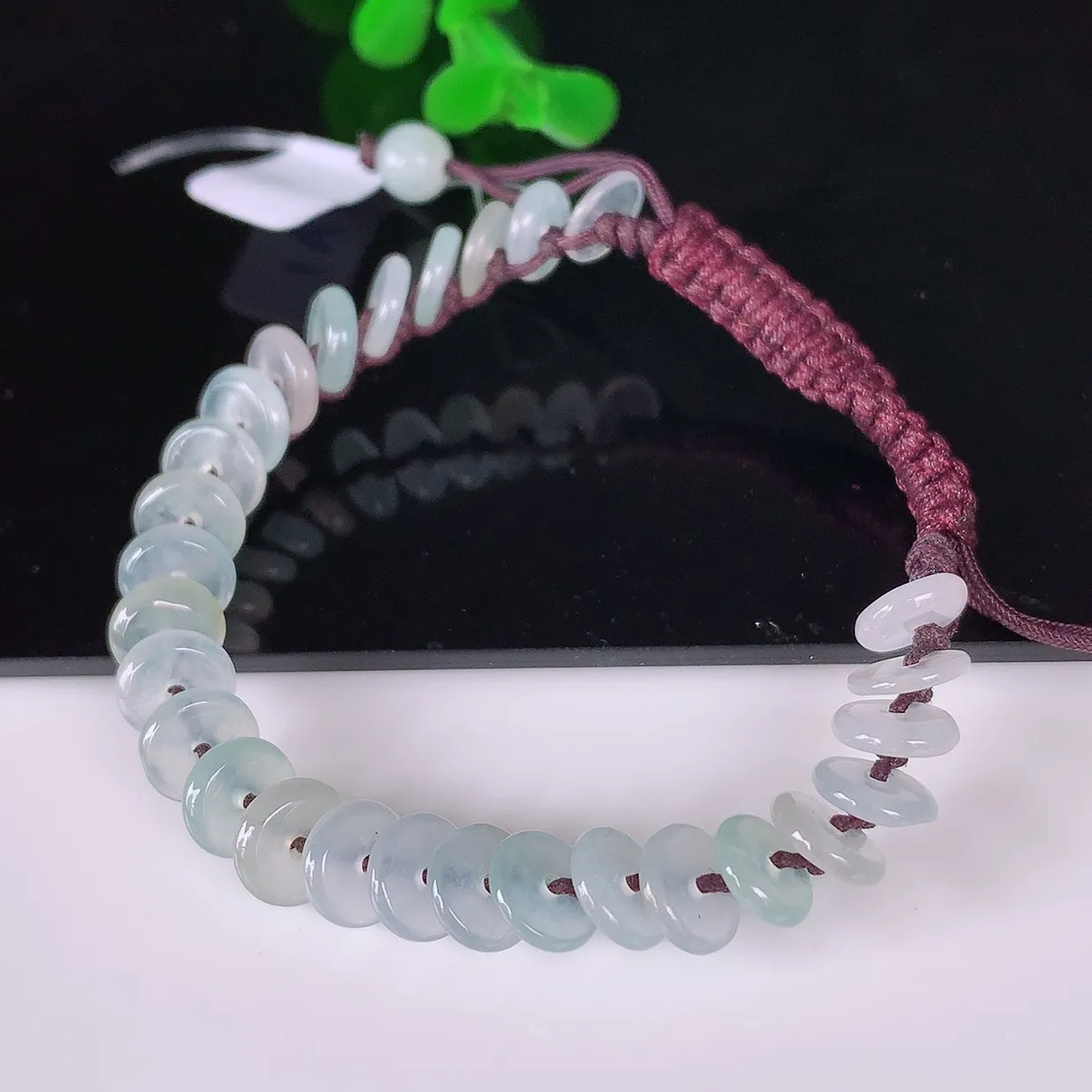 自然光实拍，冰润冰种飘绿翡翠平安扣手串手链，种老水足，冰清玉润  颜色漂亮  #49.19取一尺寸6.5*2mm