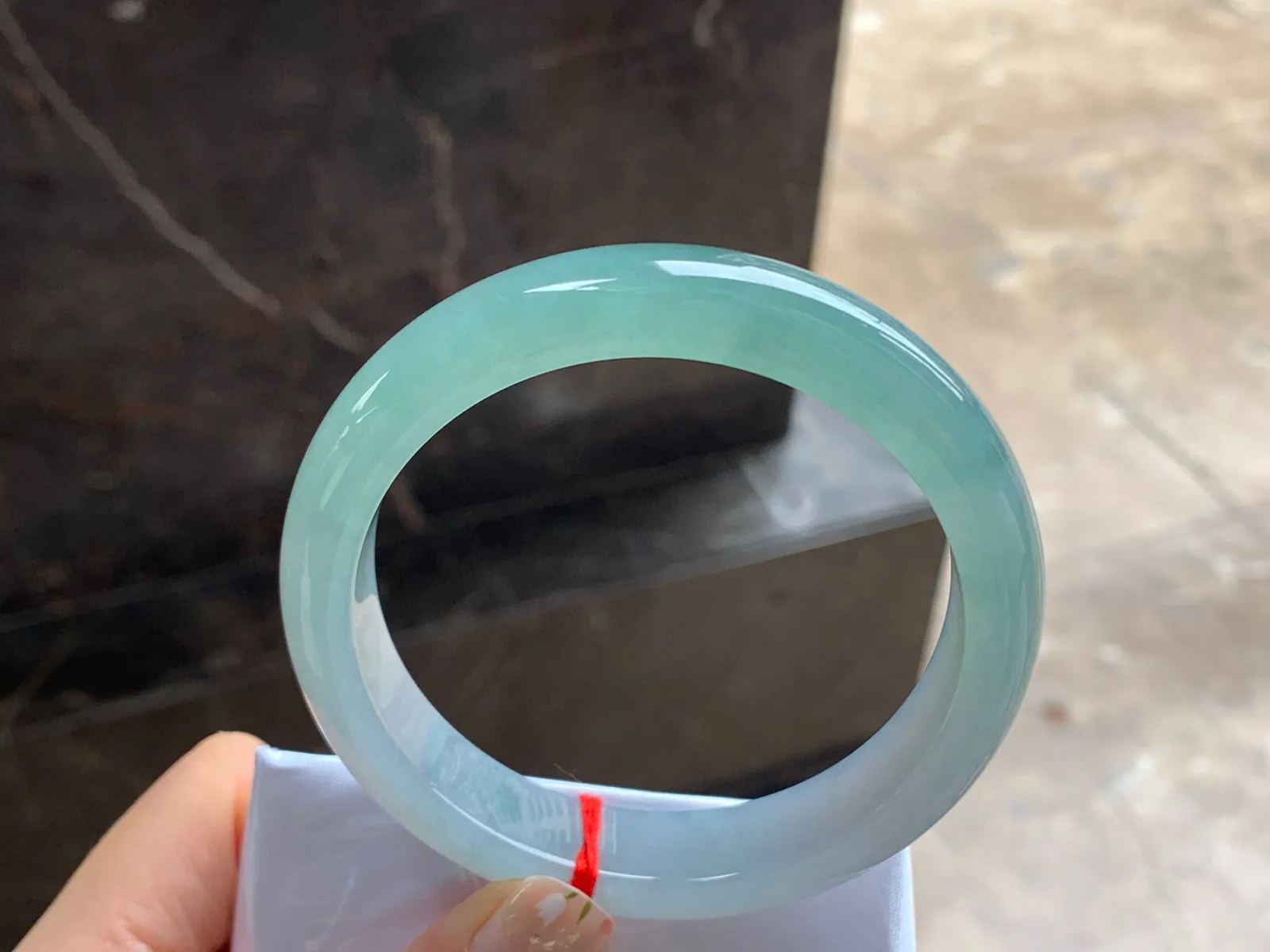 60.5-13.1-8.2

冰蓝宽版手镯^_^颜色鲜艳 种水足