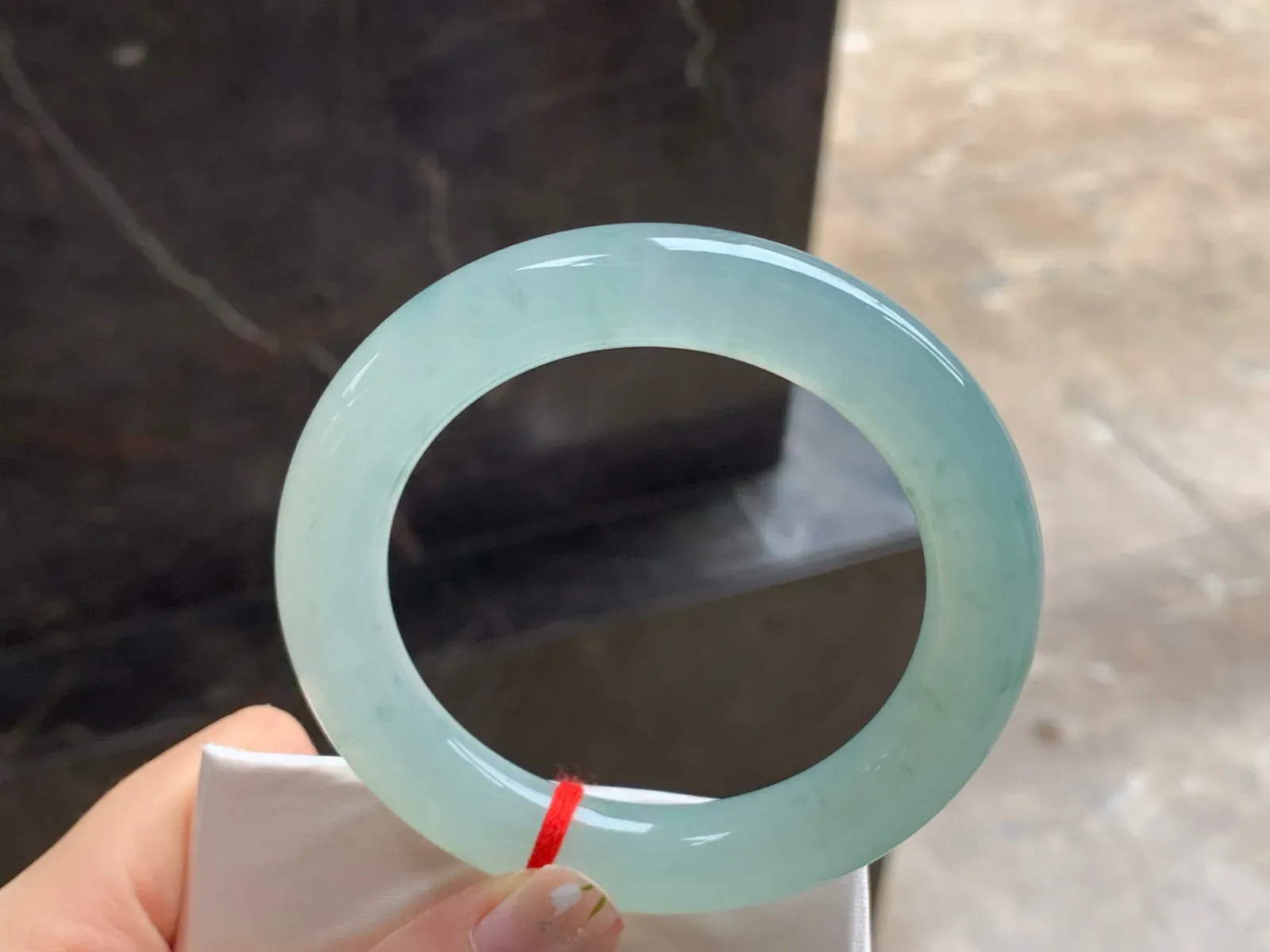 55-11.7

冰蓝花圆条手镯^_^种水好 透亮 种老胶感十足 晴底