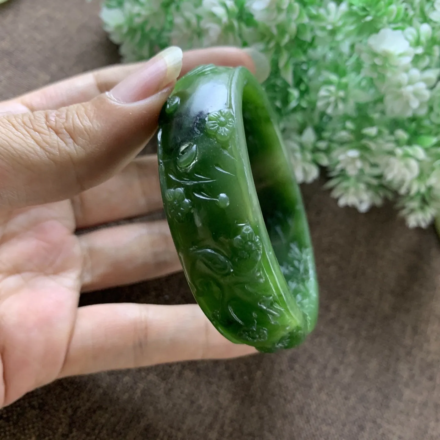 和田玉碧玉59圈口菠菜绿手镯！玉质细腻油润 底色纯净 脂粉好，品质好！
