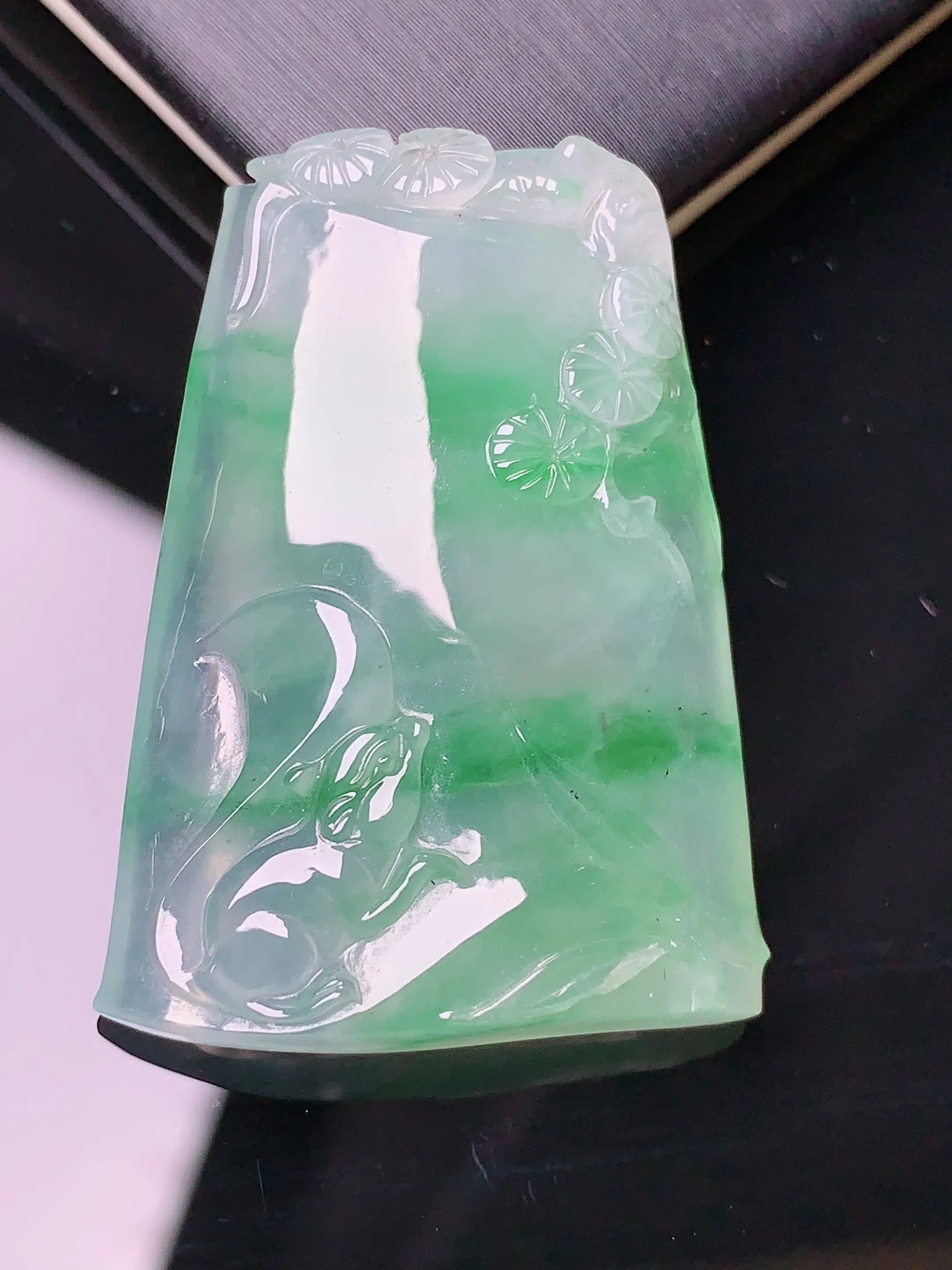 冰种飘绿松鹤年年吊坠 玉质细腻 水润亮眼 整体尺寸34*24.8*6.3