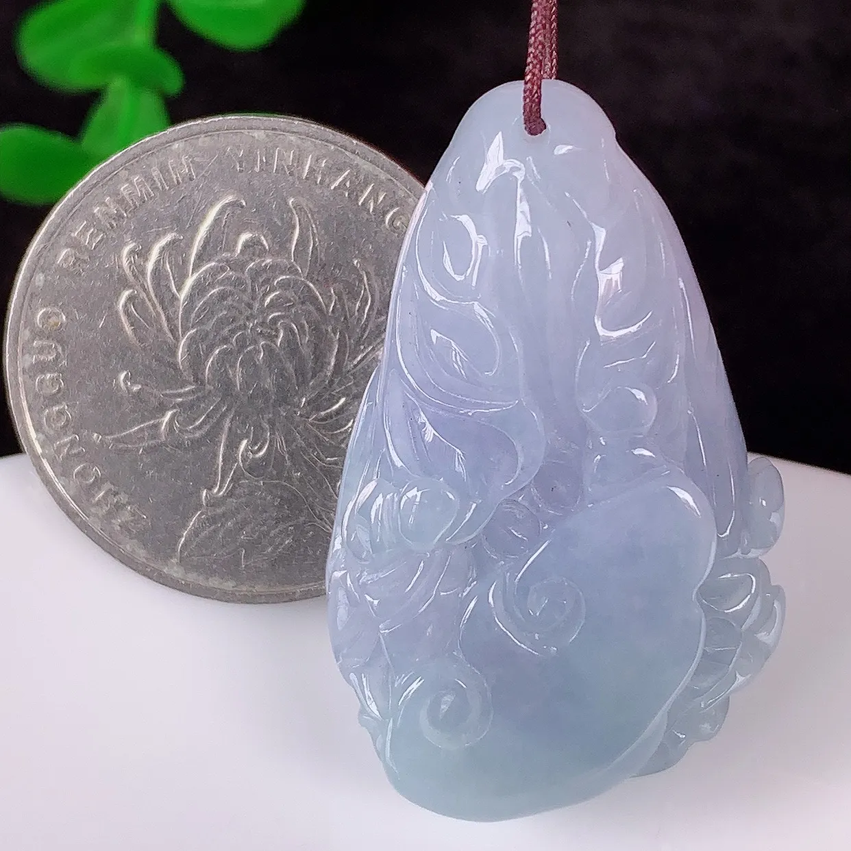 自然光实拍，冰润冰糯种紫罗兰翡翠招百财白菜吊坠，百财聚来，财源滚滚，色泽鲜艳，精工水润的白菜，性价比高！#57.19