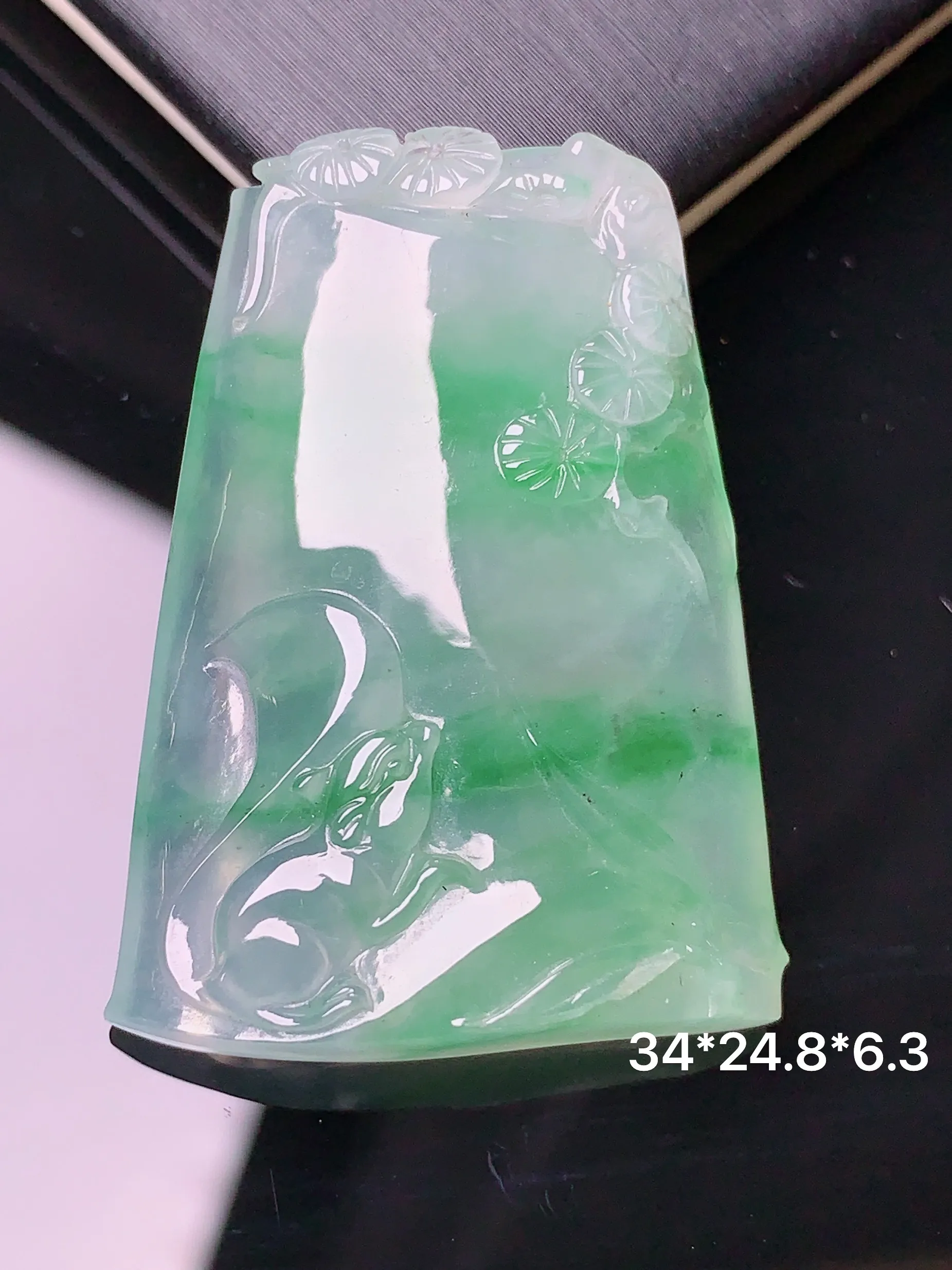 冰种飘绿松鹤年年吊坠 玉质细腻 水润亮眼 整体尺寸34*24.8*6.3