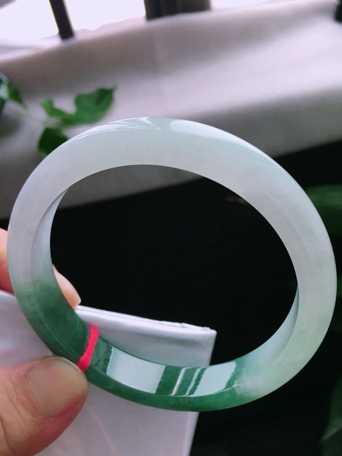 圈口53.5，正圈手镯，小圈口，油绿，玉质冰润，尺寸53.5-12.6-9.3mm