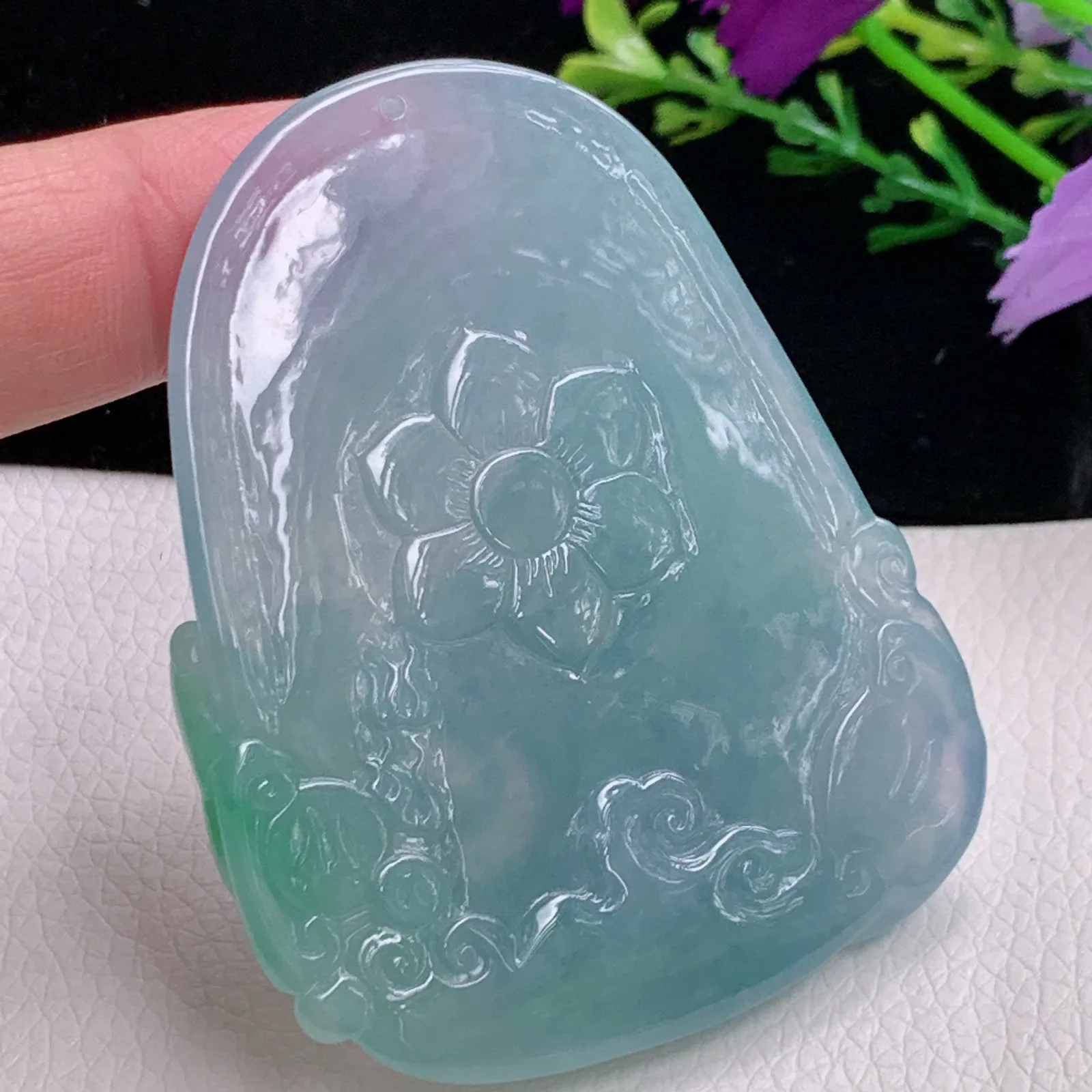 翡翠糯化种飘绿吊坠