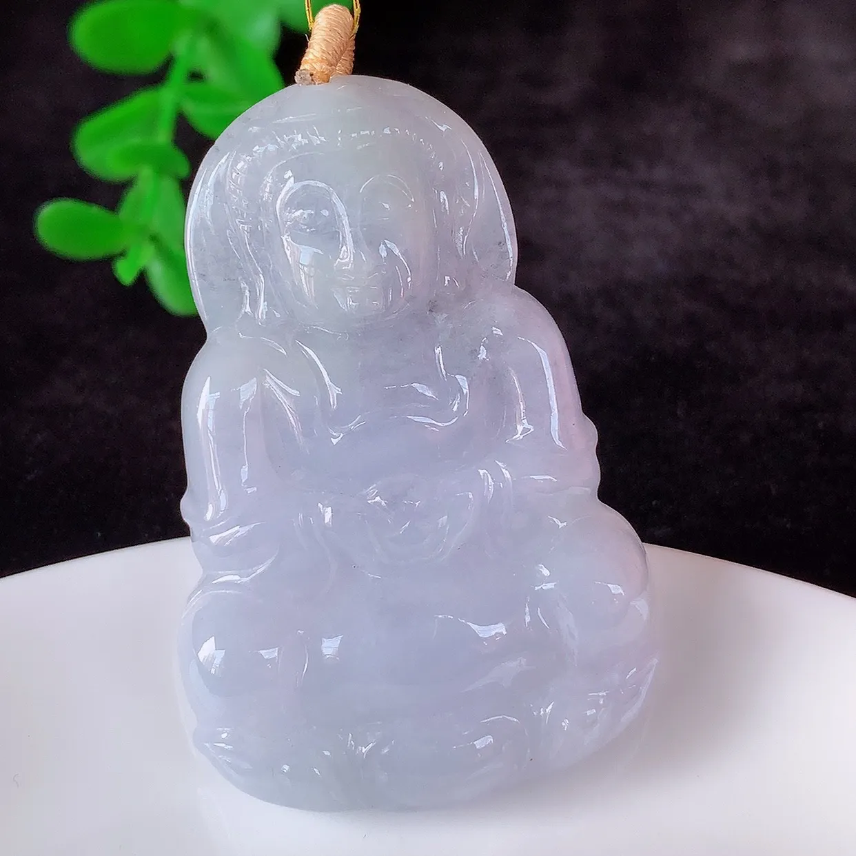 自然光实拍，冰糯种紫罗兰翡翠观音吊坠，赐福翡翠观音，翠色迷人，观音面相端庄，佩戴时尚出众！#35.19