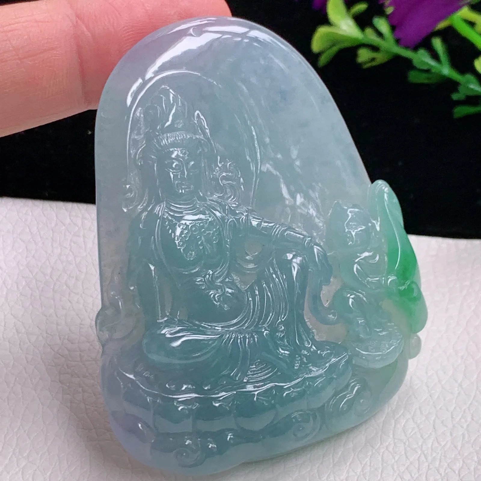 翡翠糯化种飘绿吊坠