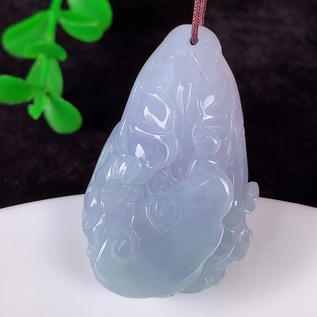 自然光实拍，冰润冰糯种紫罗兰翡翠招百财白菜吊坠，百财聚来，财源滚滚，色泽鲜艳，精工水润的白菜，性价比高！#57.19