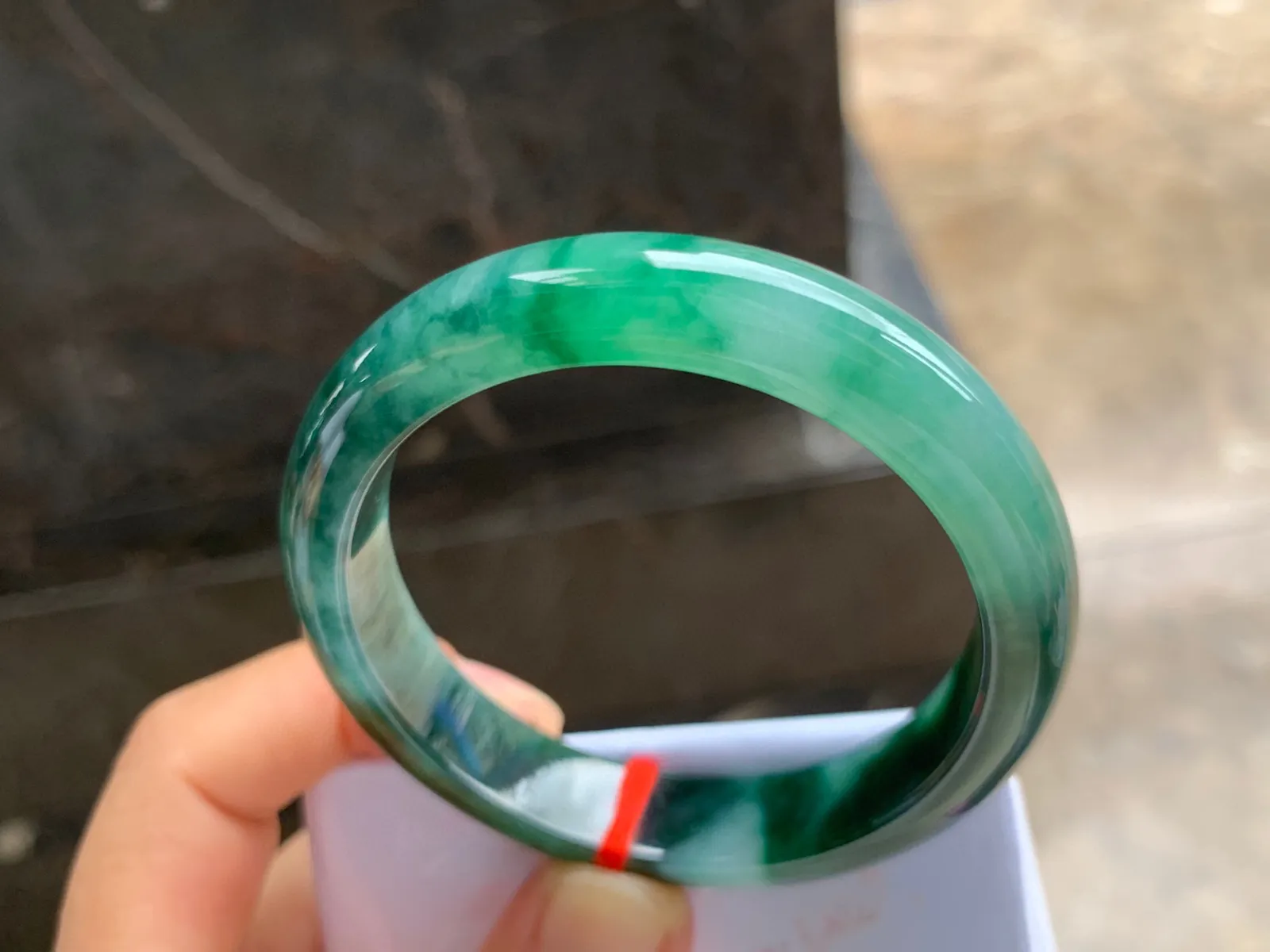 54.5-12-7.5mm
瓜皮绿手镯 底子细腻 特色镯