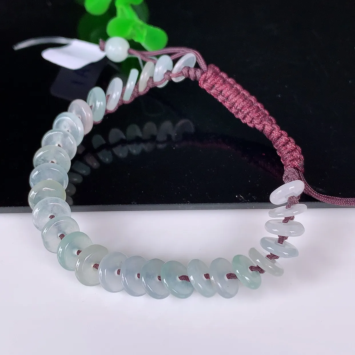 自然光实拍，冰润冰种飘绿翡翠平安扣手串手链，种老水足，冰清玉润  颜色漂亮  #49.19取一尺寸6.5*2mm