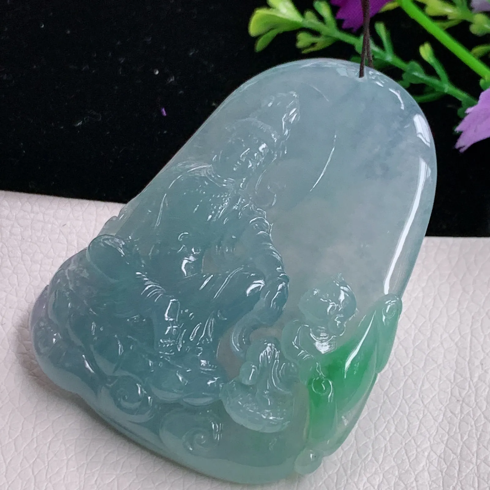 翡翠糯化种飘绿吊坠