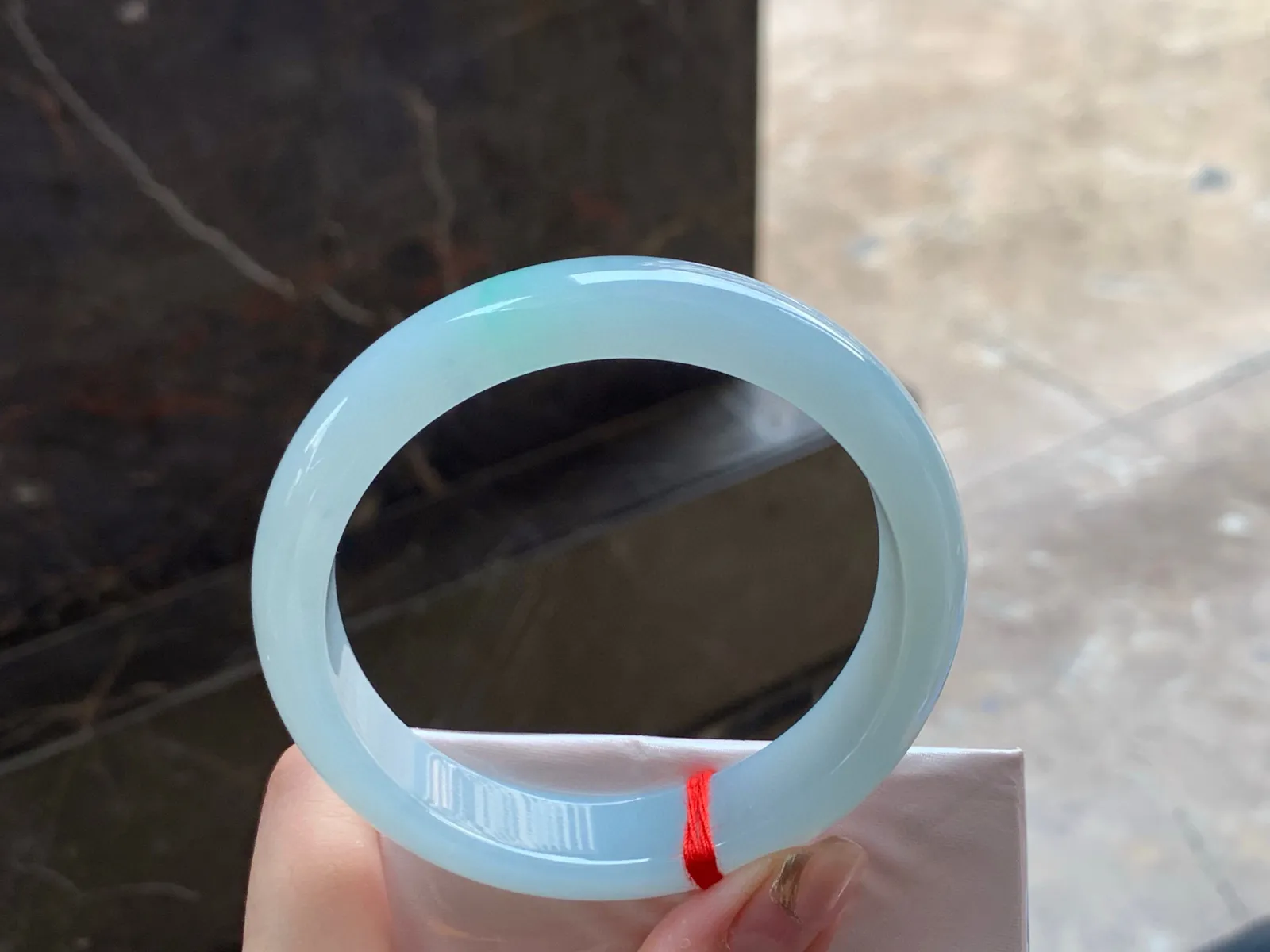 飘色大圈手镯
细腻水润 60/14/8mm