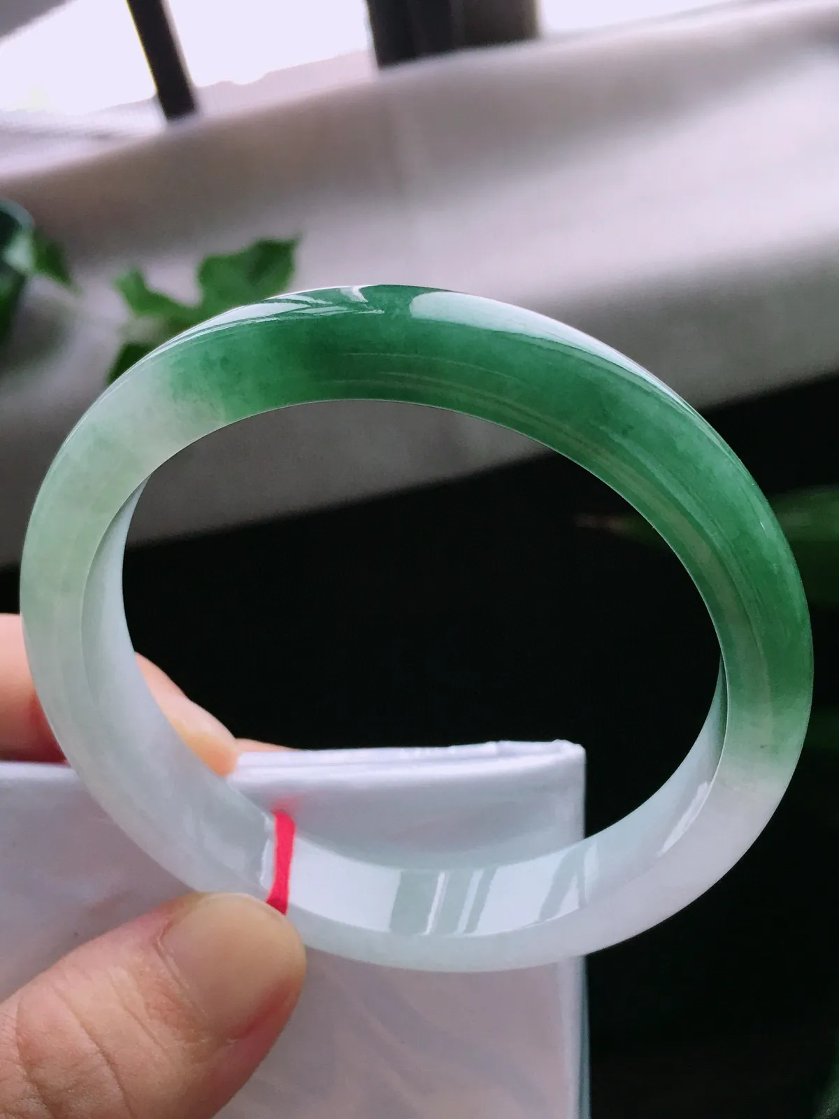 圈口53.5，正圈手镯，小圈口，油绿，玉质冰润，尺寸53.5-12.6-9.3mm