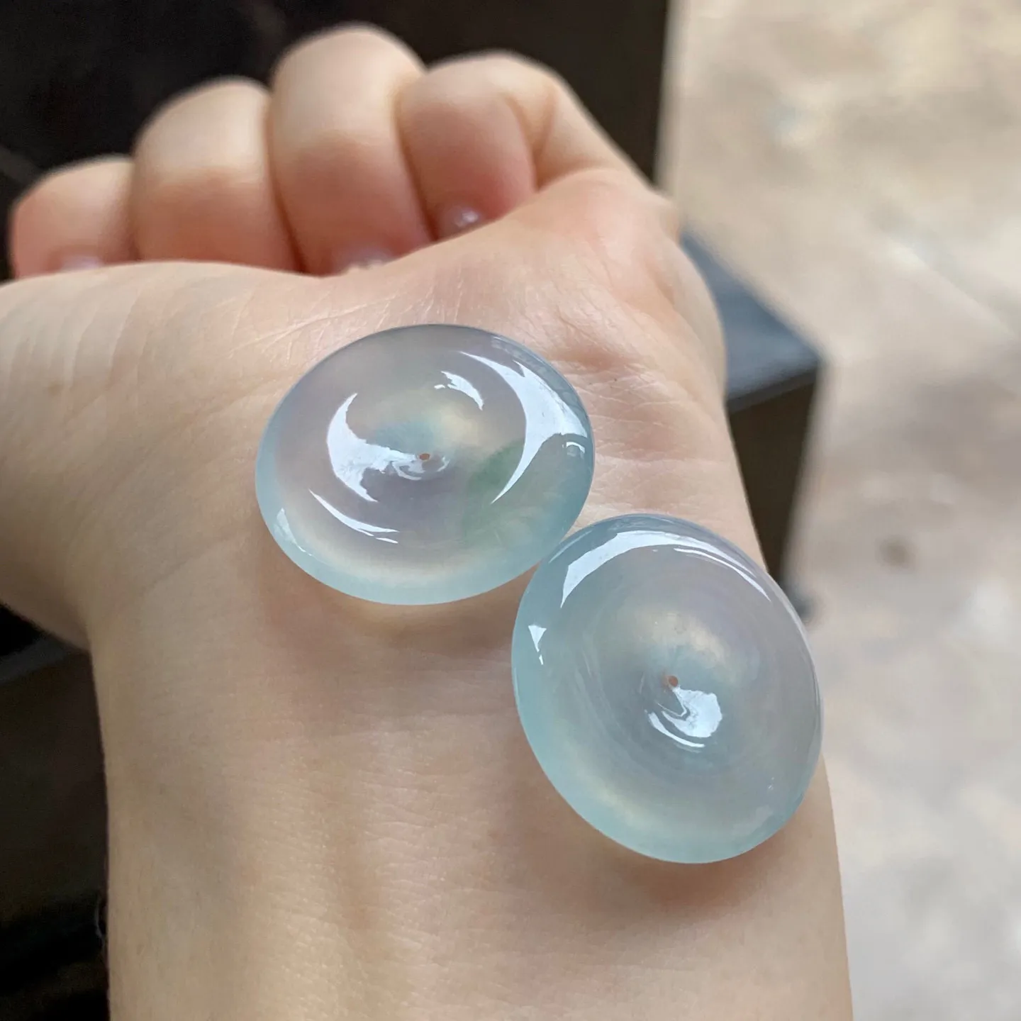 冰种平安扣 一对价
飘花的
种水的
性价比哦～