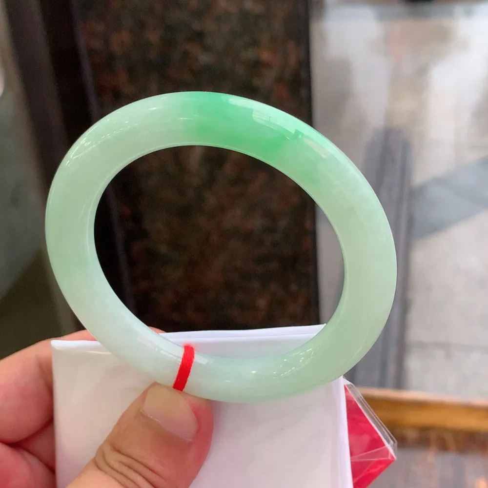 圆条冰阳绿 无瑕 尺寸:57.1/9.9 色阳