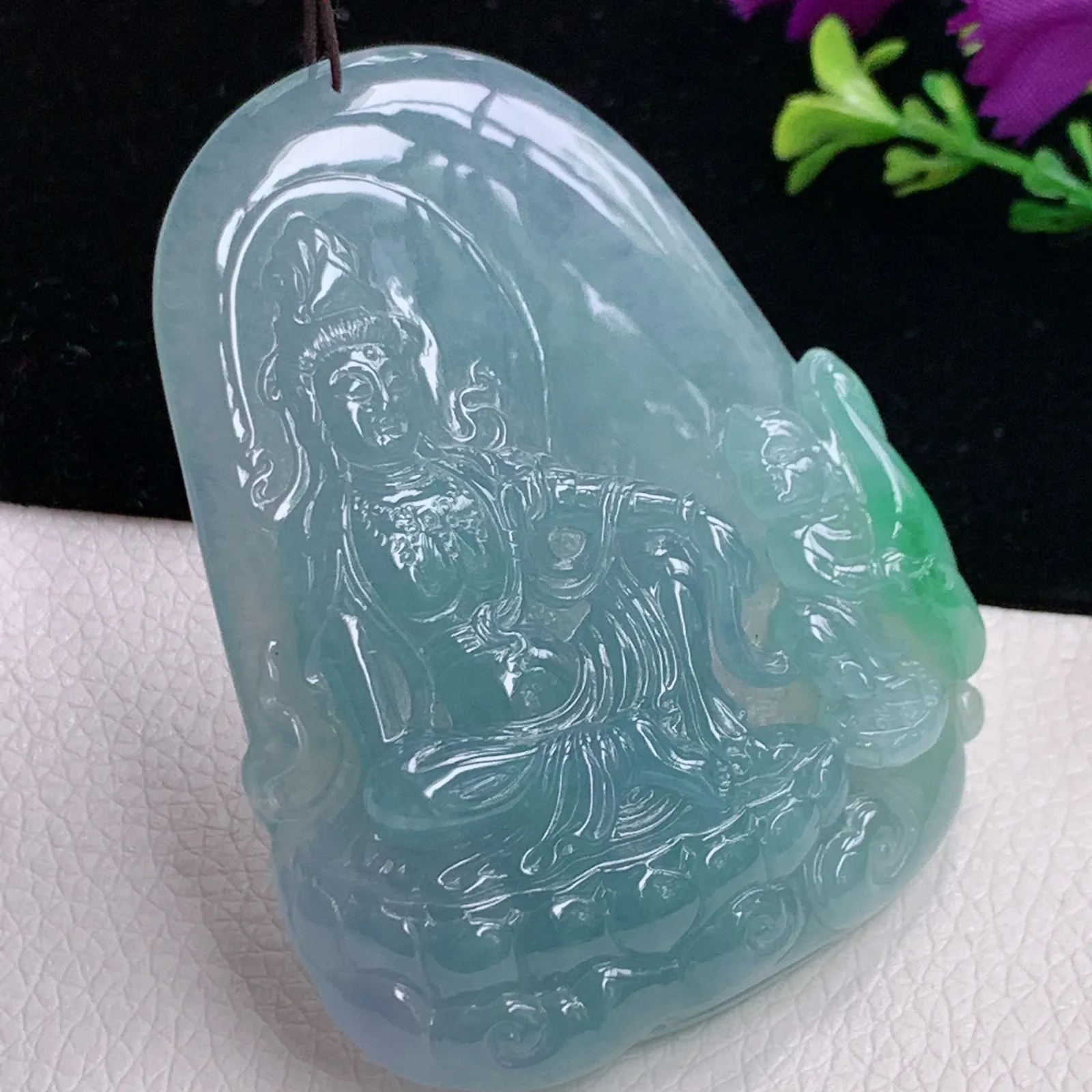 翡翠糯化种飘绿吊坠
