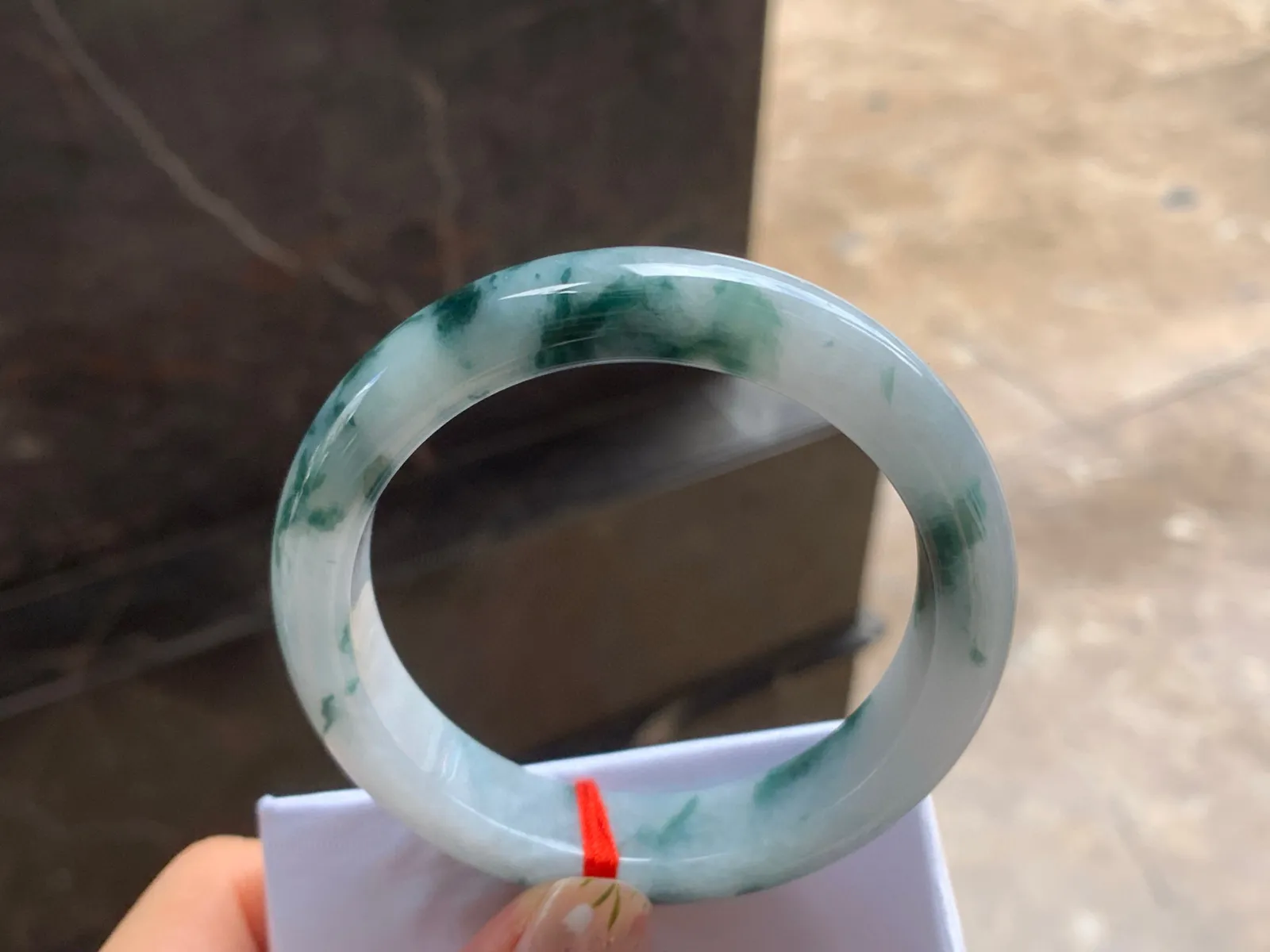 55-12.4-8.4

飘花手镯^_^颜色鲜艳 玉质温润