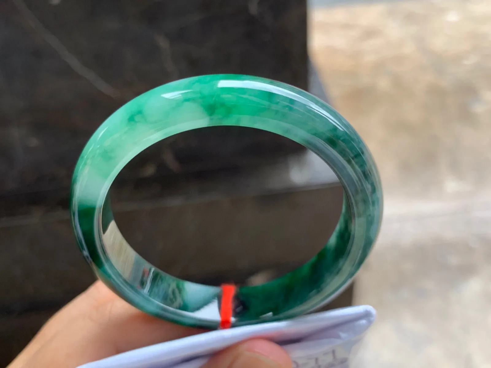 54.5-12-7.5mm
瓜皮绿手镯 底子细腻 特色镯